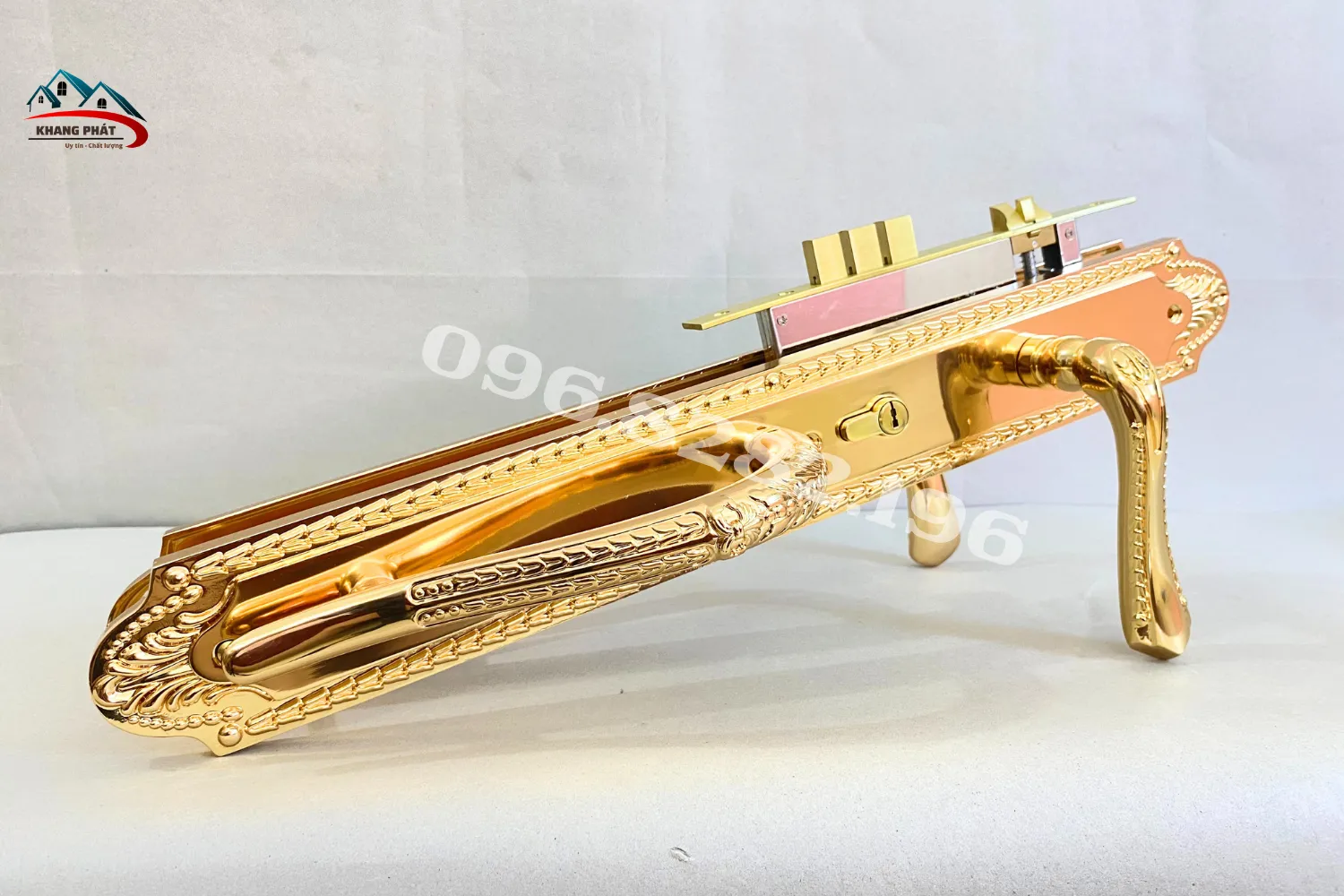 Bộ phụ kiện khóa cửa đồng cao cấp góc cận