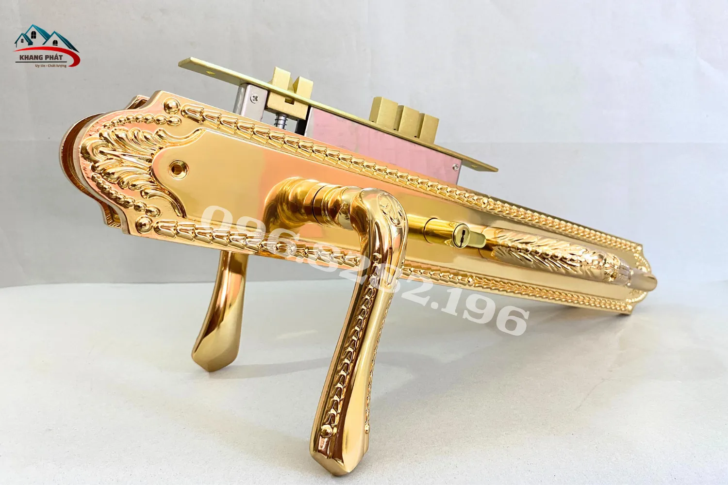 Bộ khóa đại sảnh lắp ráp hoàn chỉnh góc nghiêng