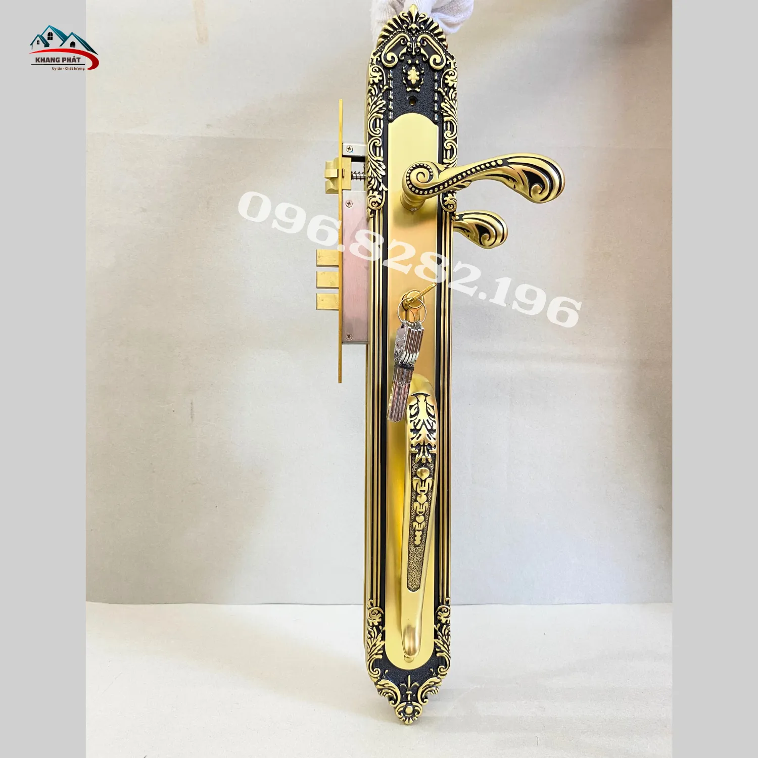 cận cảnh khóa đại sảnh tay gạt màu đen KP1818-60-DFS