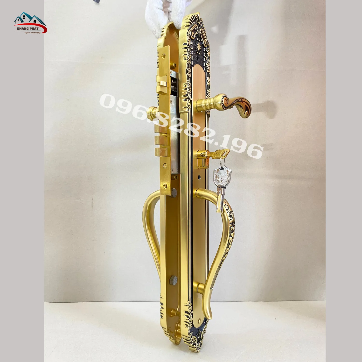 Khóa đại sảnh tay gạt màu đen KP1818-60-DFS lắp thực tế