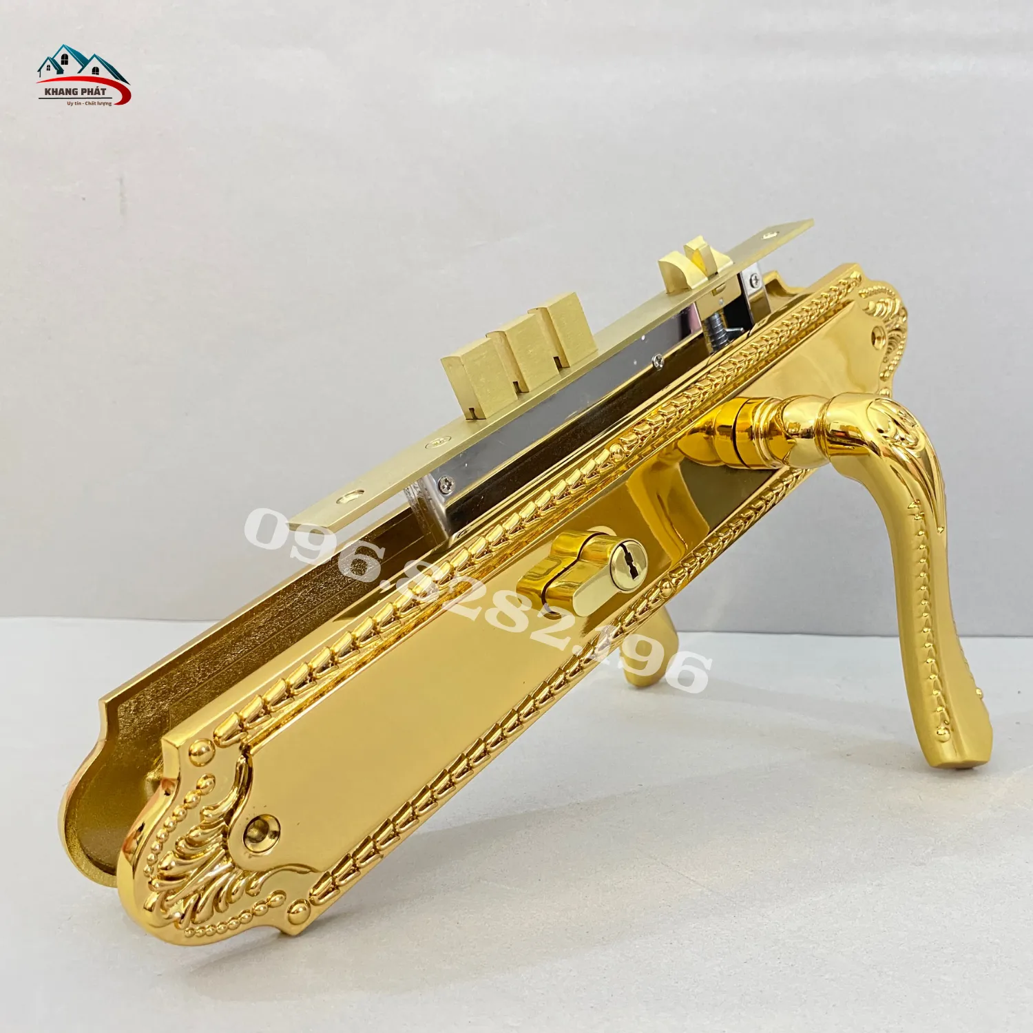 Bộ khóa cửa chính cao cấp nhìn góc nghiêng