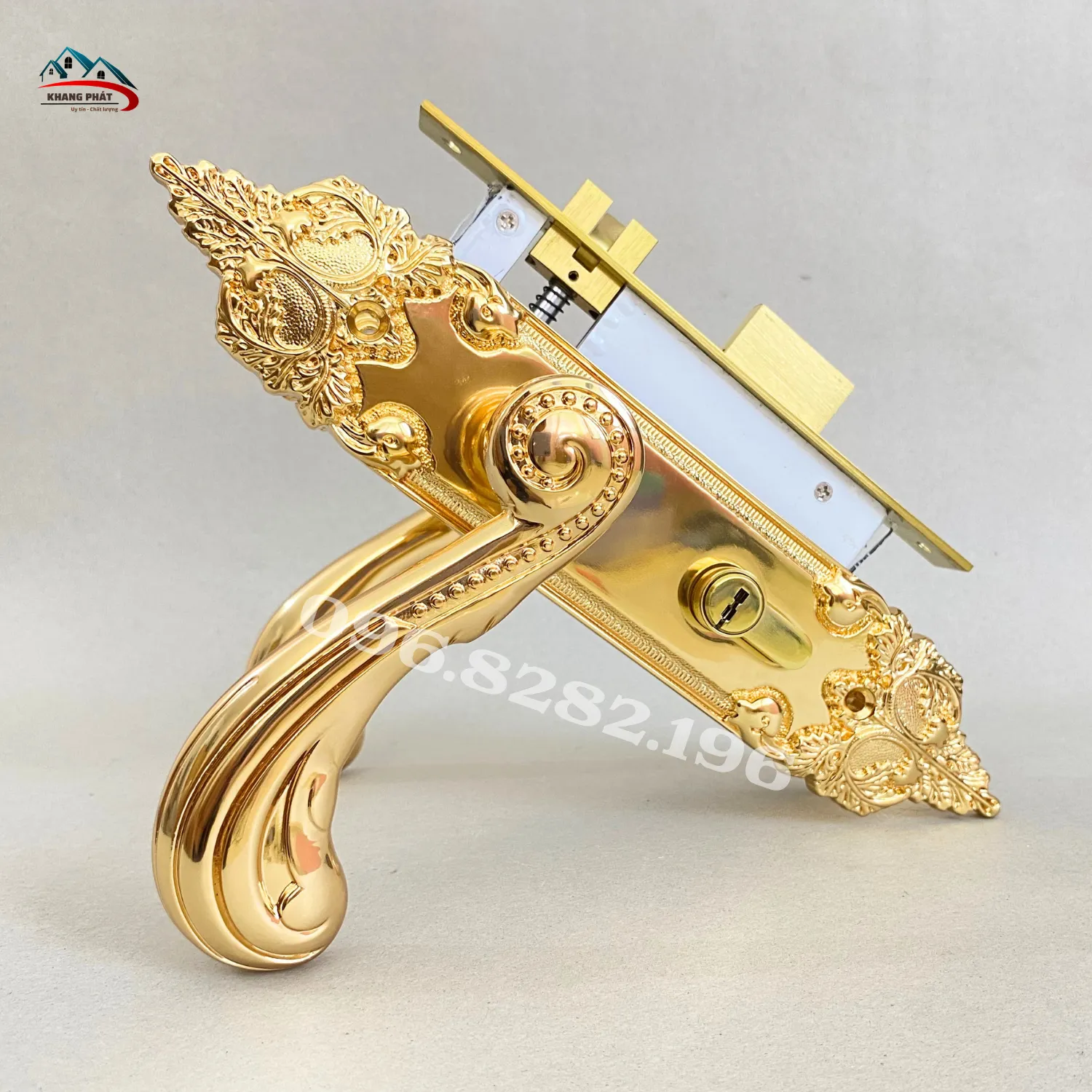 Chi tiết bộ khóa cửa bằng đồng mạ vàng 24K