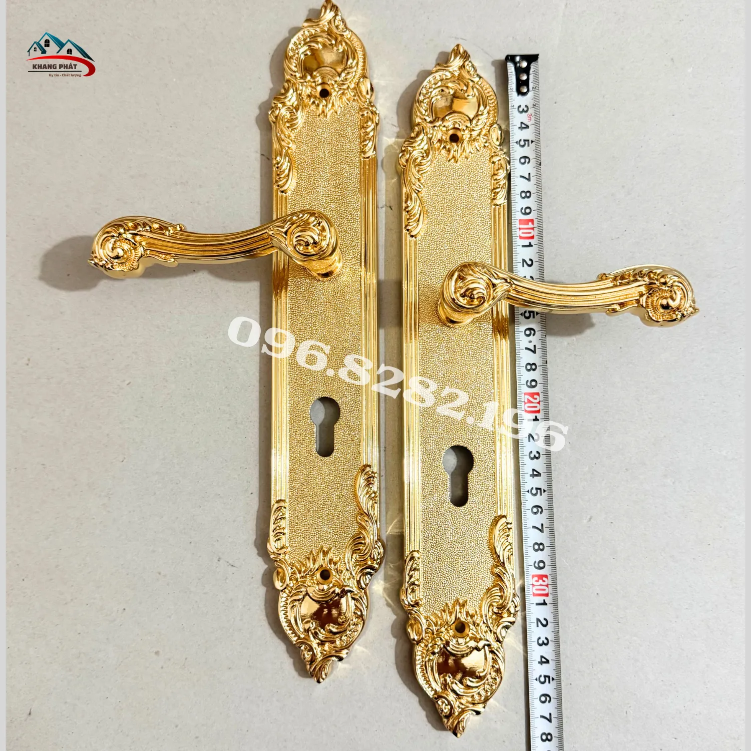 Đo chiều dài khoá cửa chính KP6161 38cm