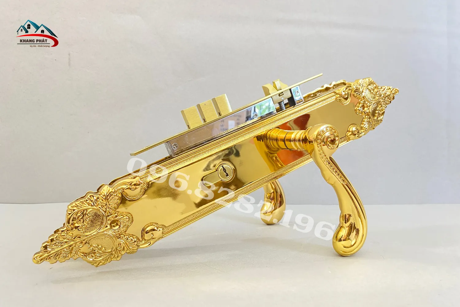 Lắp đặt toàn bộ phụ kiện đầy đủ của khoá