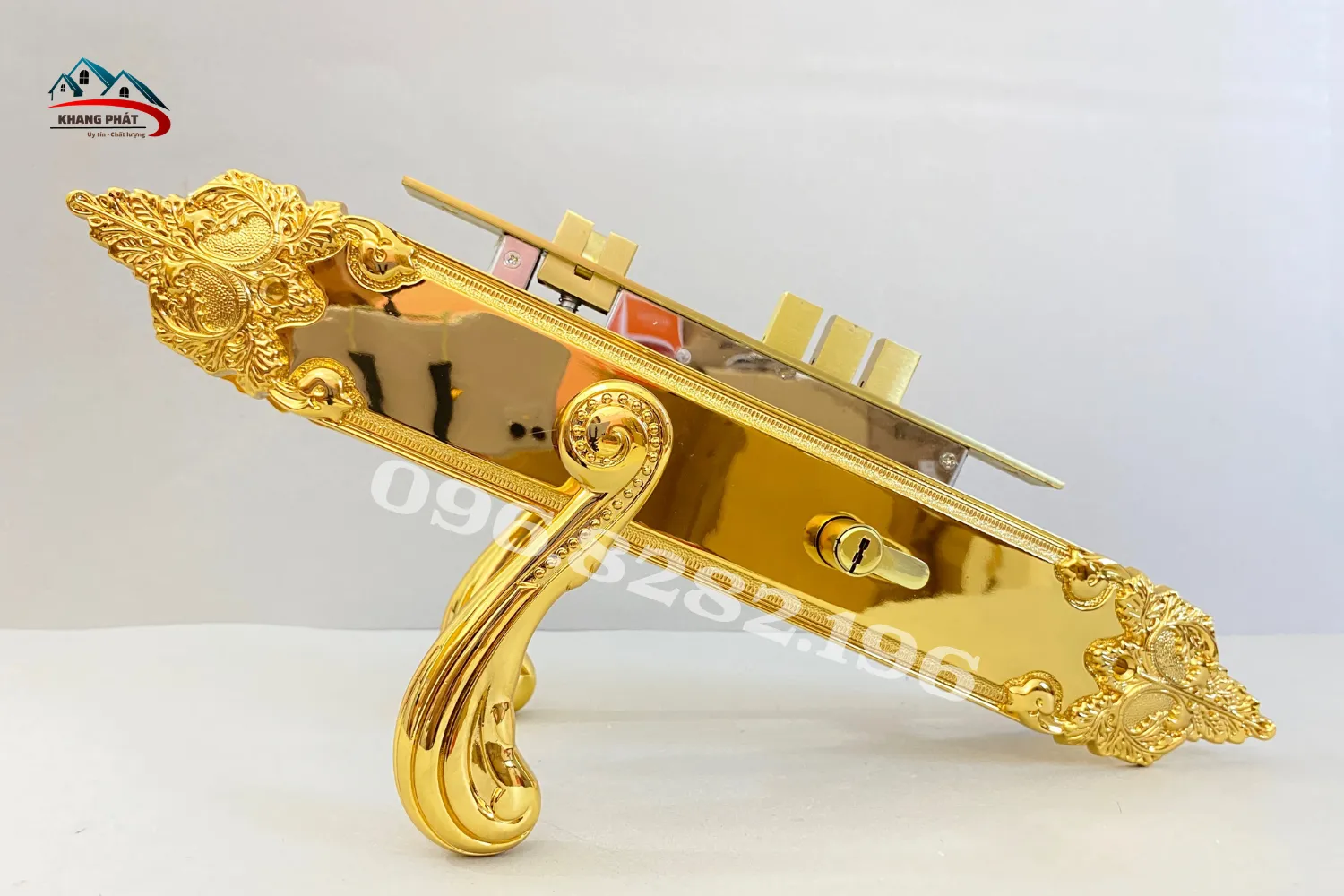 Lắp tay gạt khóa cửa chính KP6034