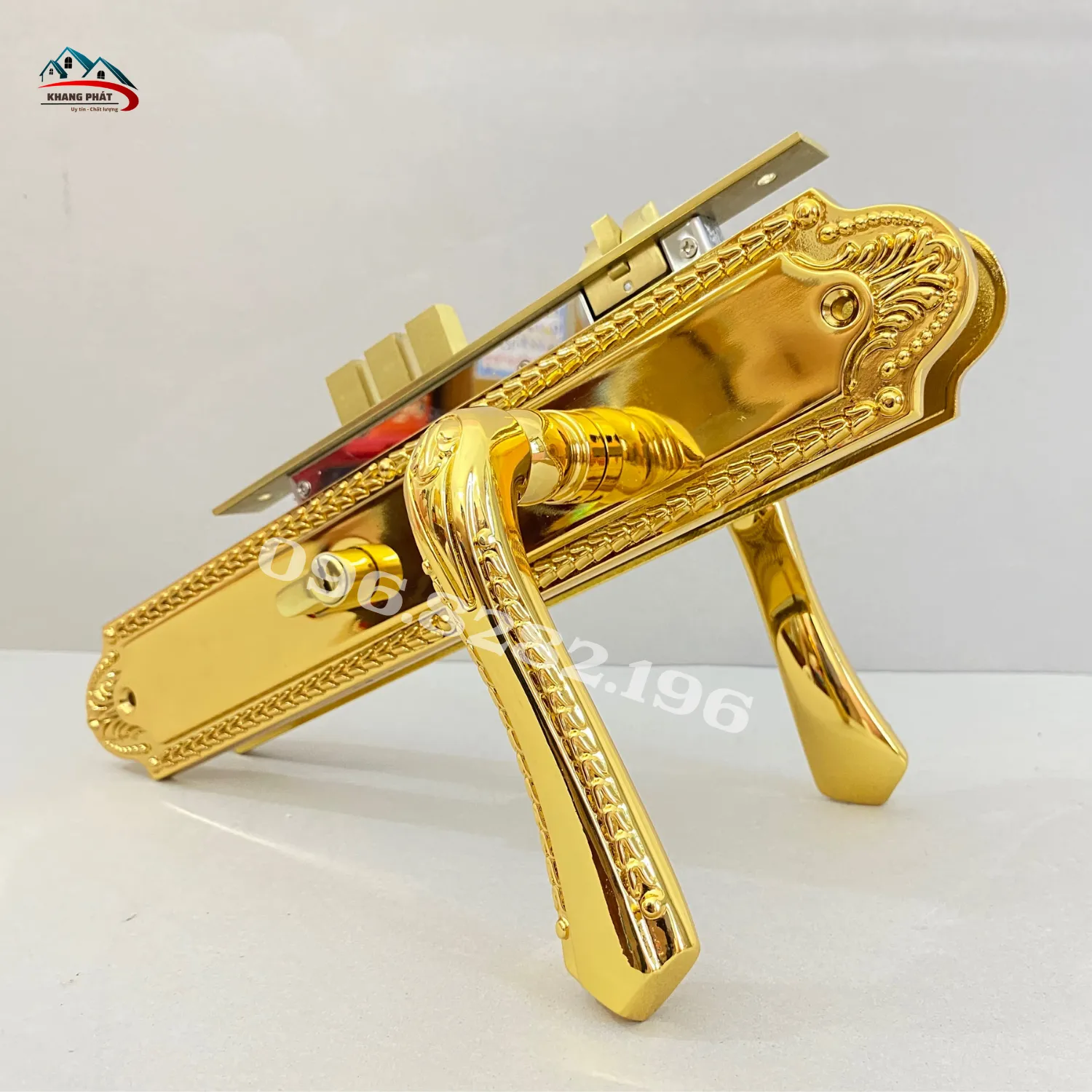 Hoa văn khóa đồng mạ vàng 24K sắc nét