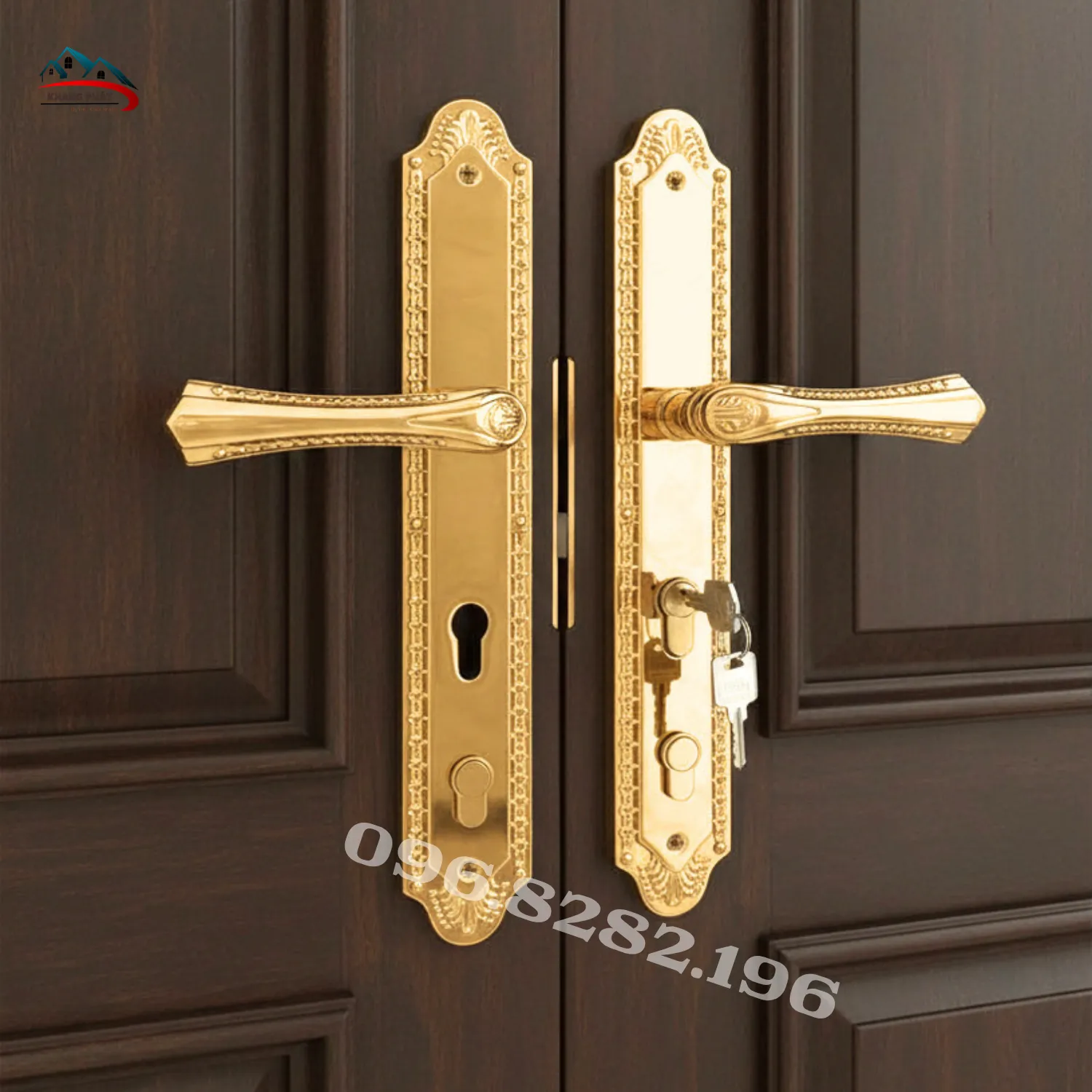 Bộ tay gạt đồng lắp trên cửa gỗ biệt thự