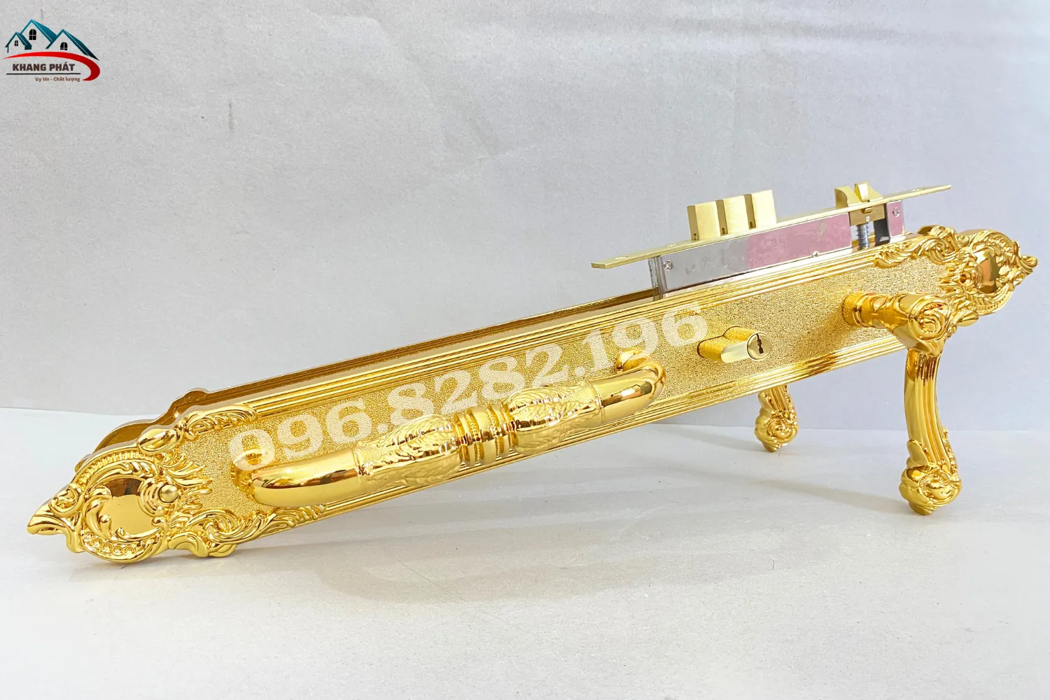 Khoá đồng KP6161 Tân cổ điển góc cận cảnh