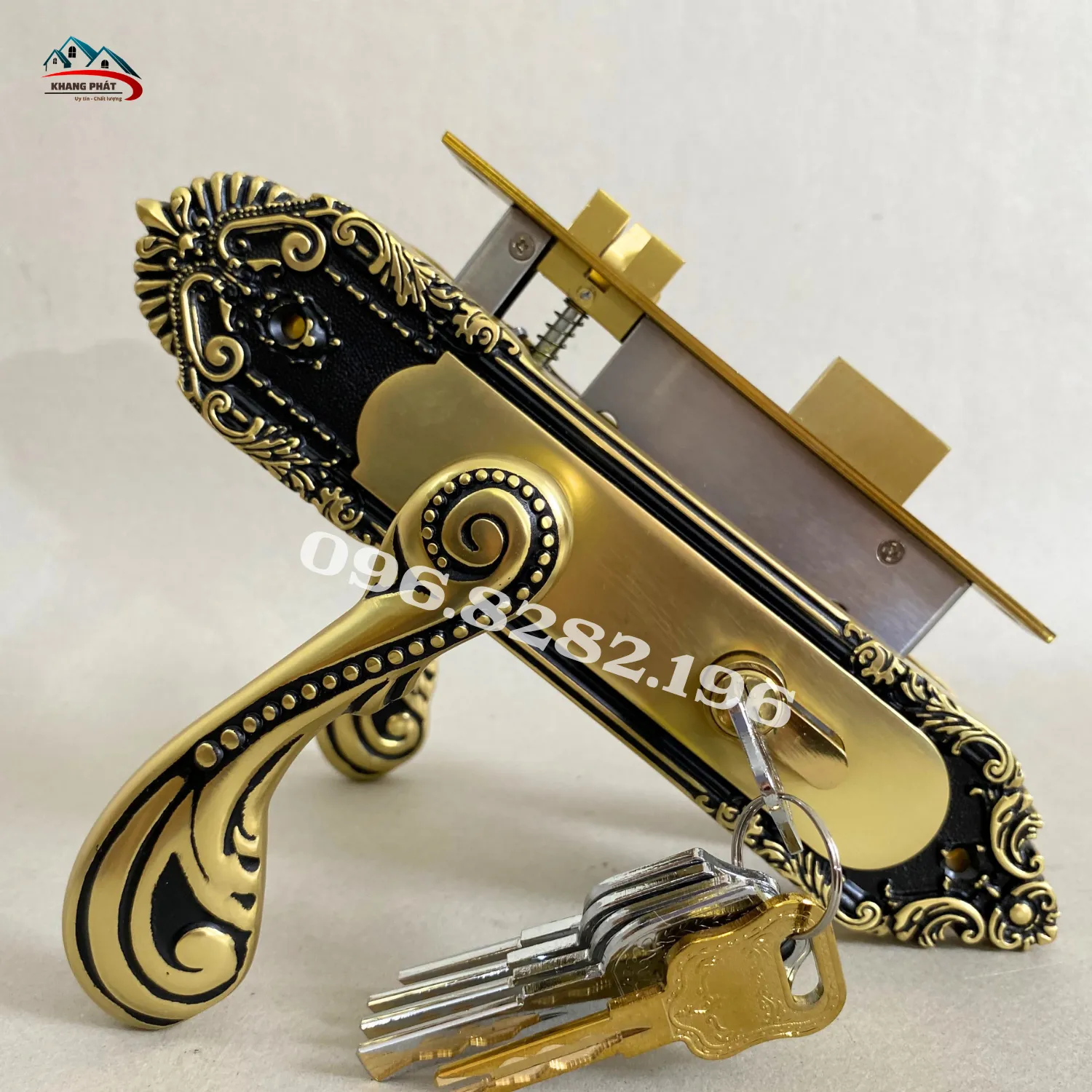 Kích thước khóa phòng tay gạt màu đen 245x50mm KP1818-DFS