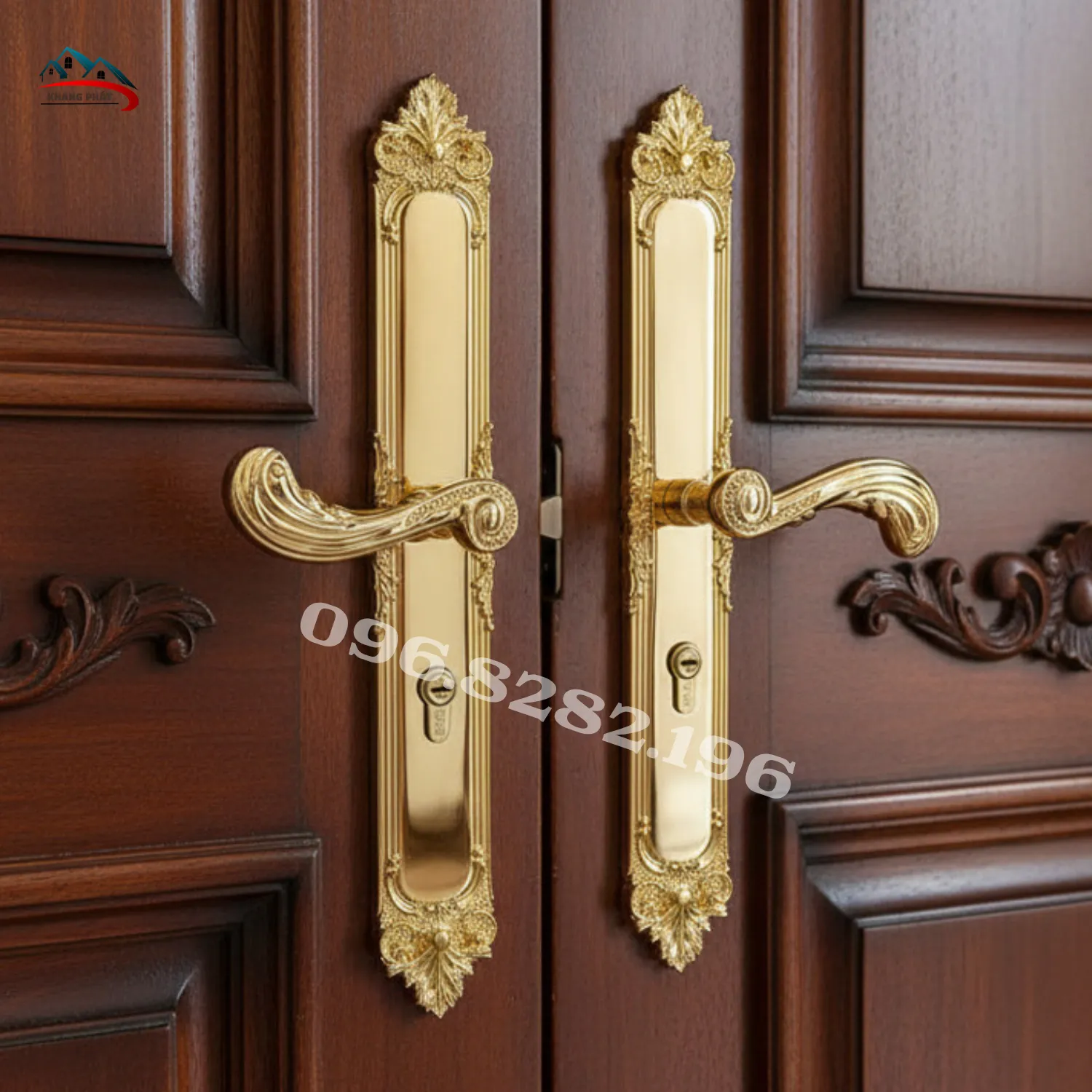 Khóa KP1919 lắp trên cửa tay đôi hai bên cánh