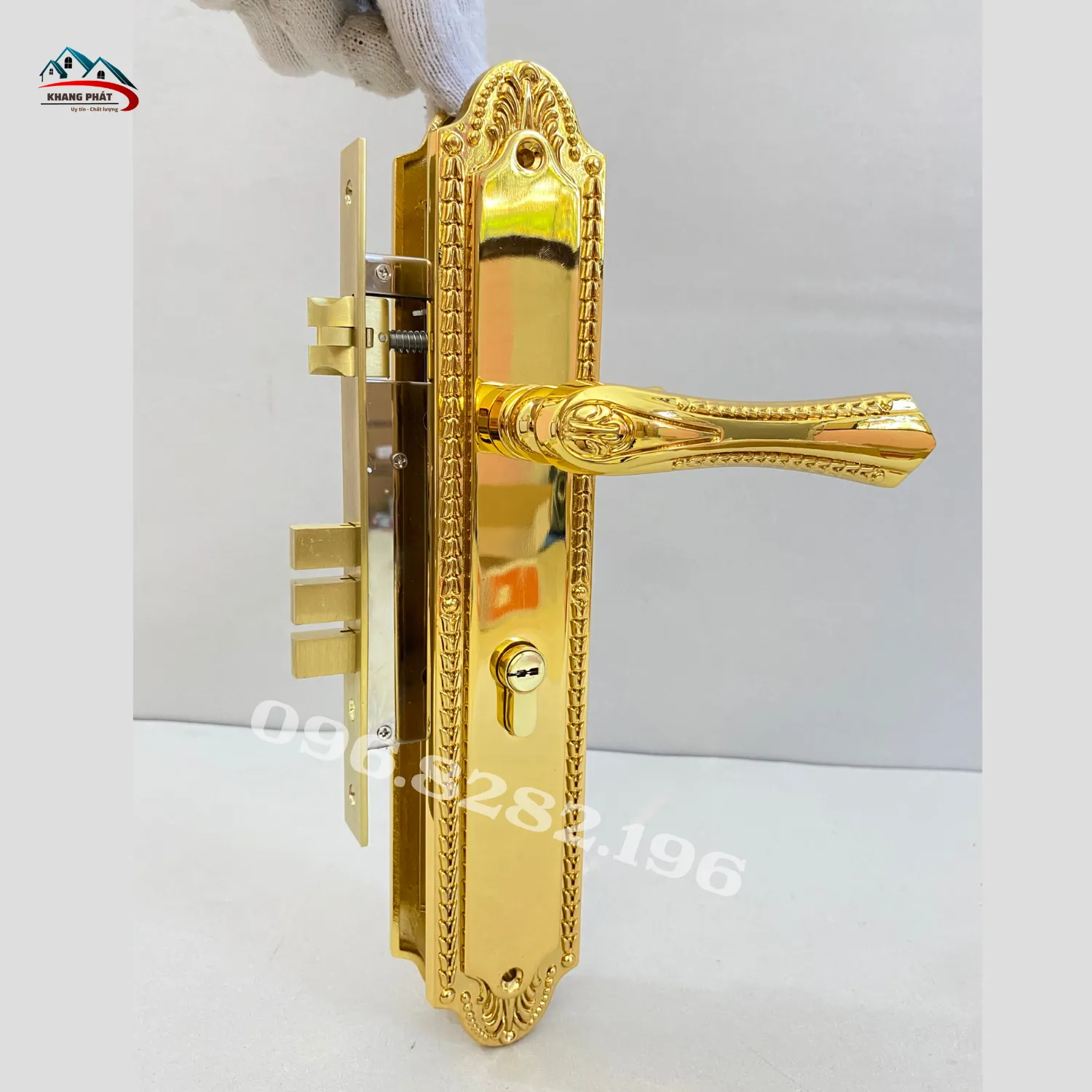 Mặt ngoài bộ khóa cửa chính đồng nguyên khối