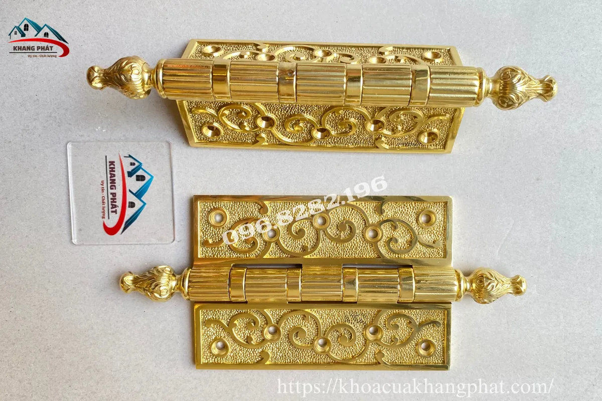 Mặt sau bản lề hoa dây