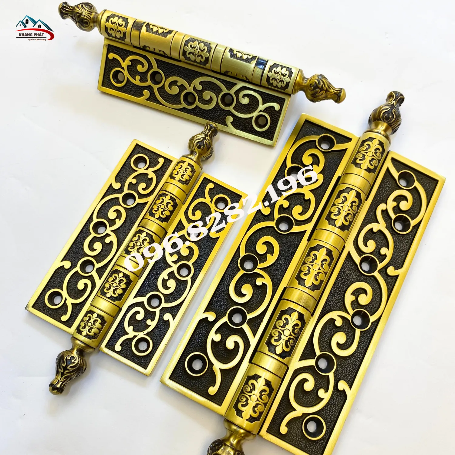 Cận cảnh trục lề được CNC hoa văn và lá lề