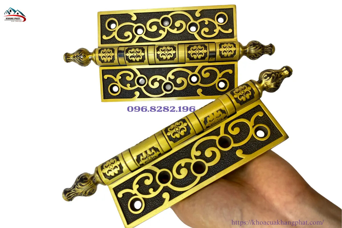 Cận cảnh chi tiết trục hoa bản lề lá 13cm