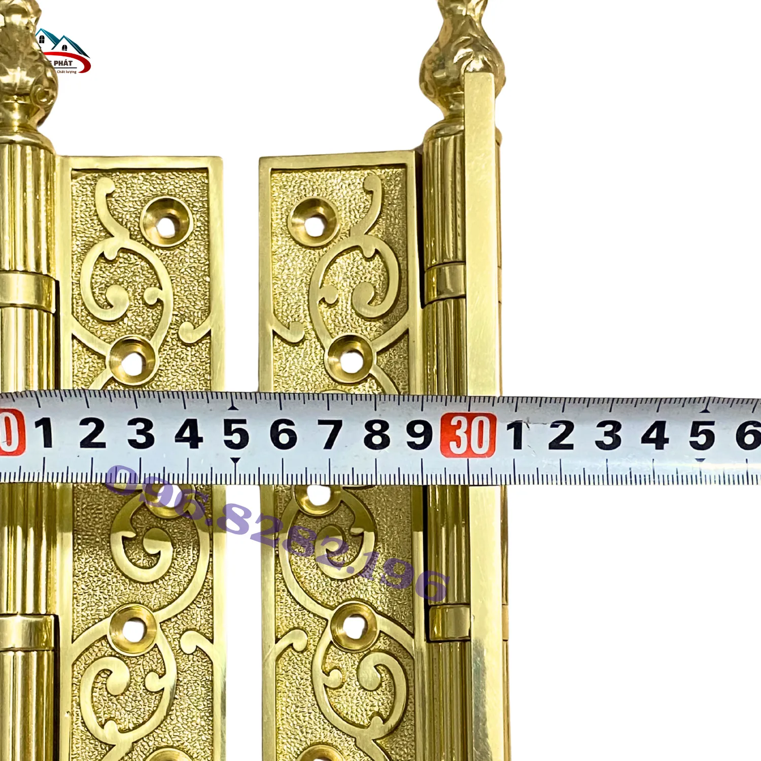 Đo độ dày 7.5mm của bản lề đồng nguyên khối