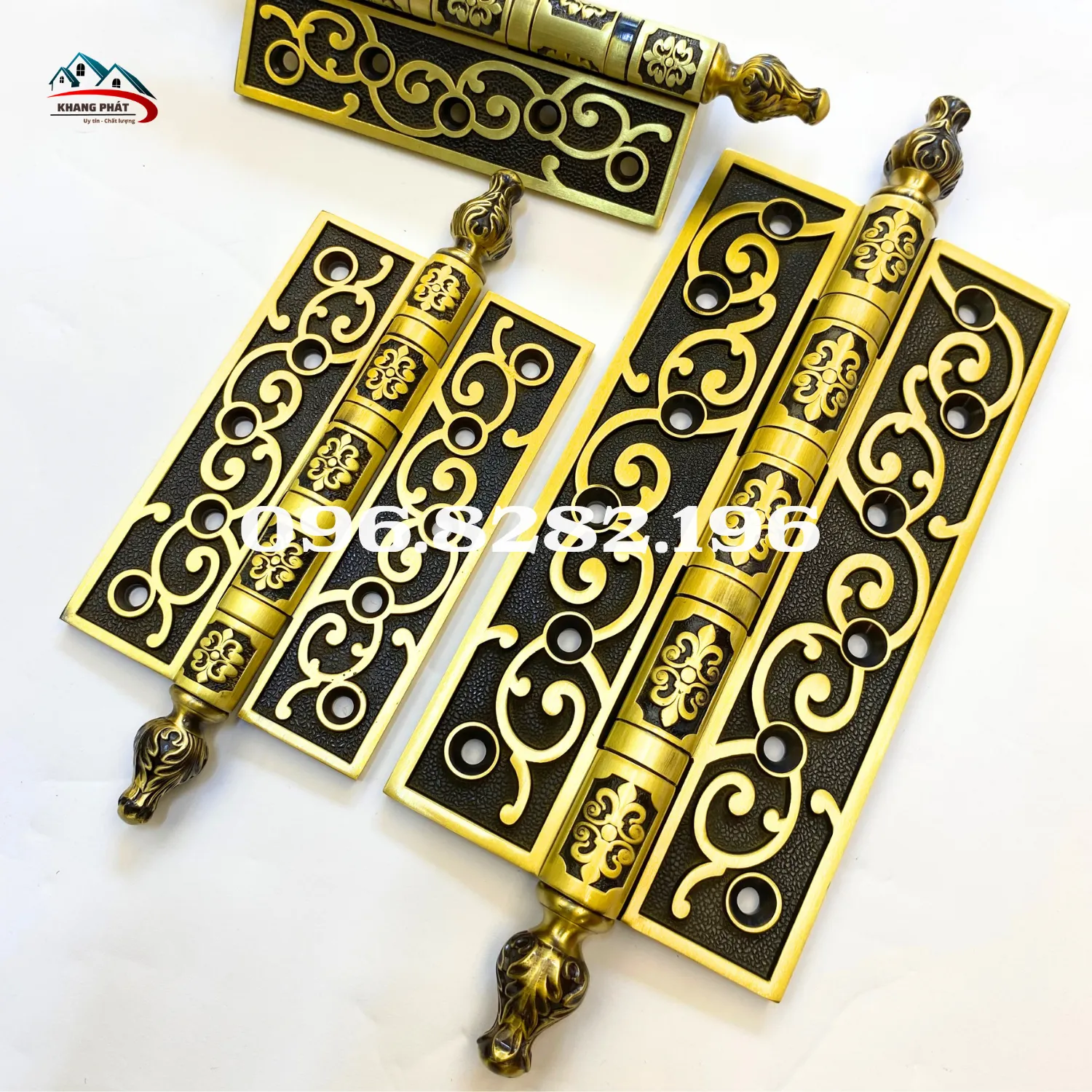 lắp phụ kiện cửa trên cánh gỗ tự nhiên cao cấp