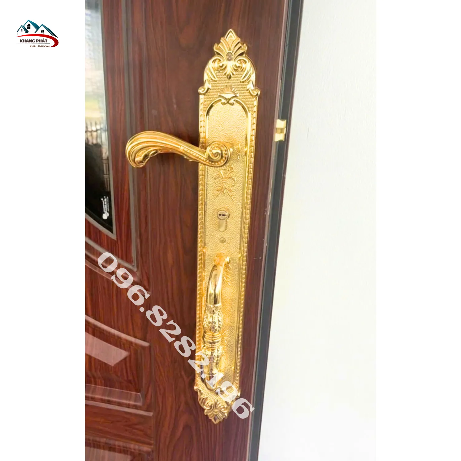 lắp thực tế khoá đại sảnh KP7283 trên cửa gỗ