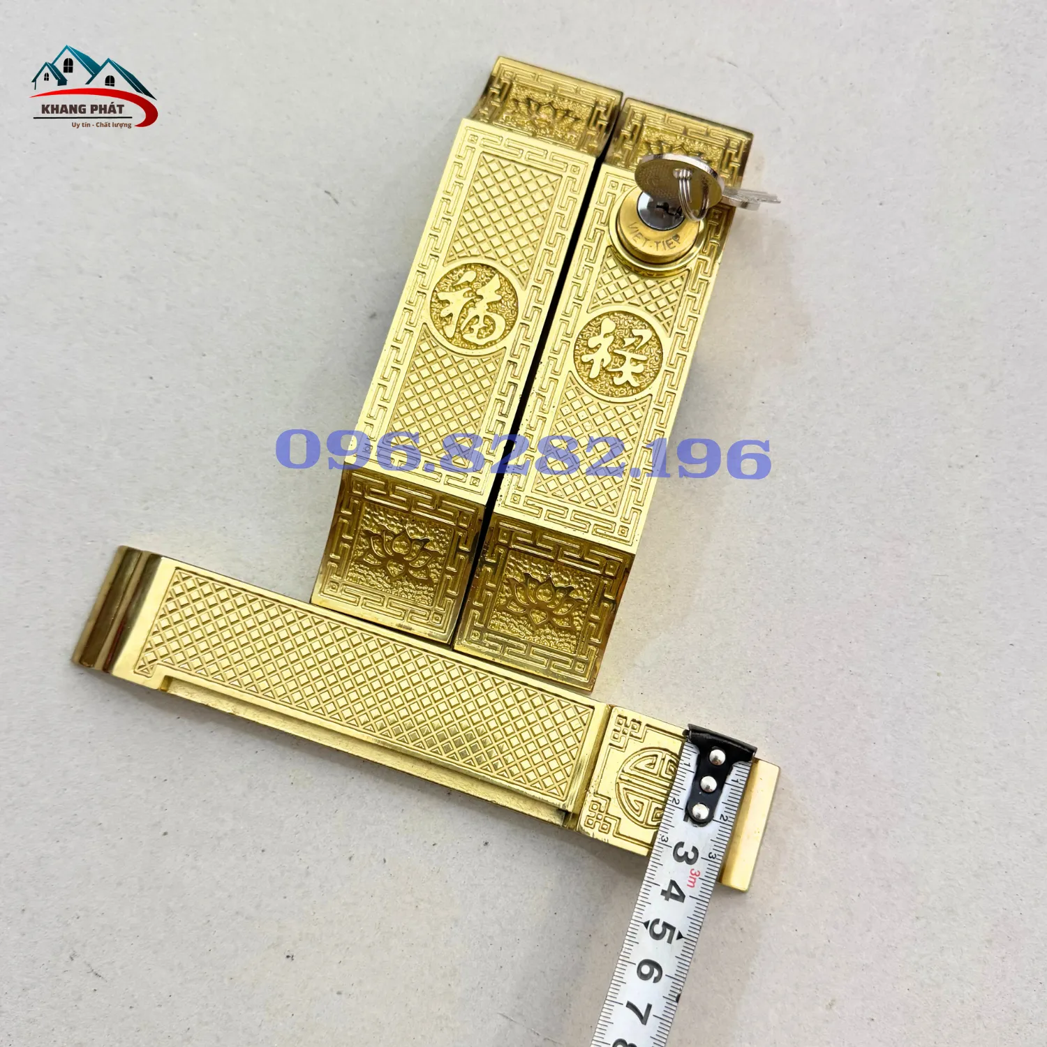 Đo chiều rộng then cài khóa cửa bức bàn bằng đồng 3,5cm
