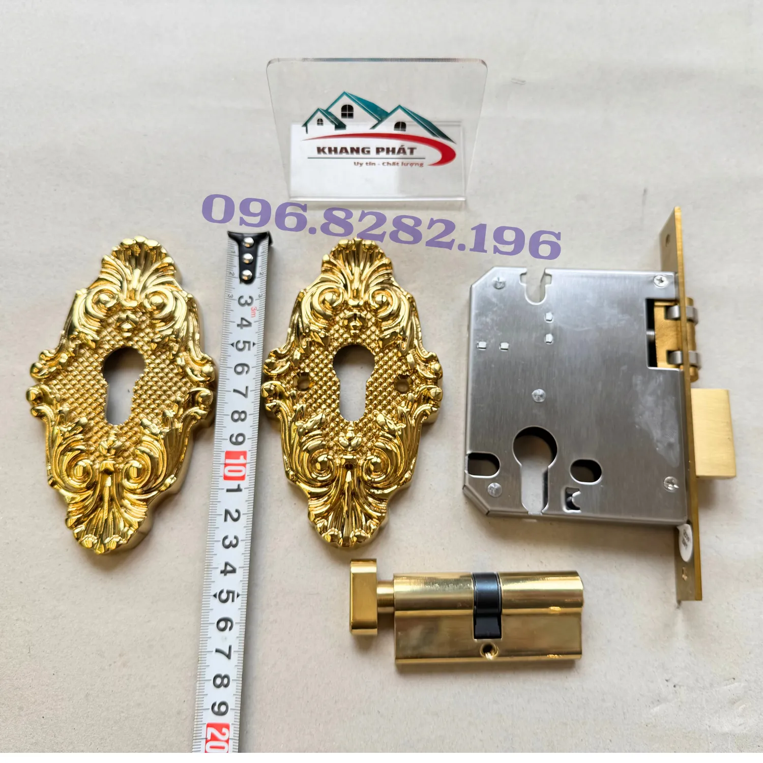 Đo chiều dài mặt ốp khóa 13,5cm