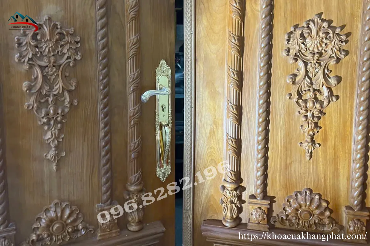 Khóa KP1919 lắp thực tế trên cửa gỗ lớn