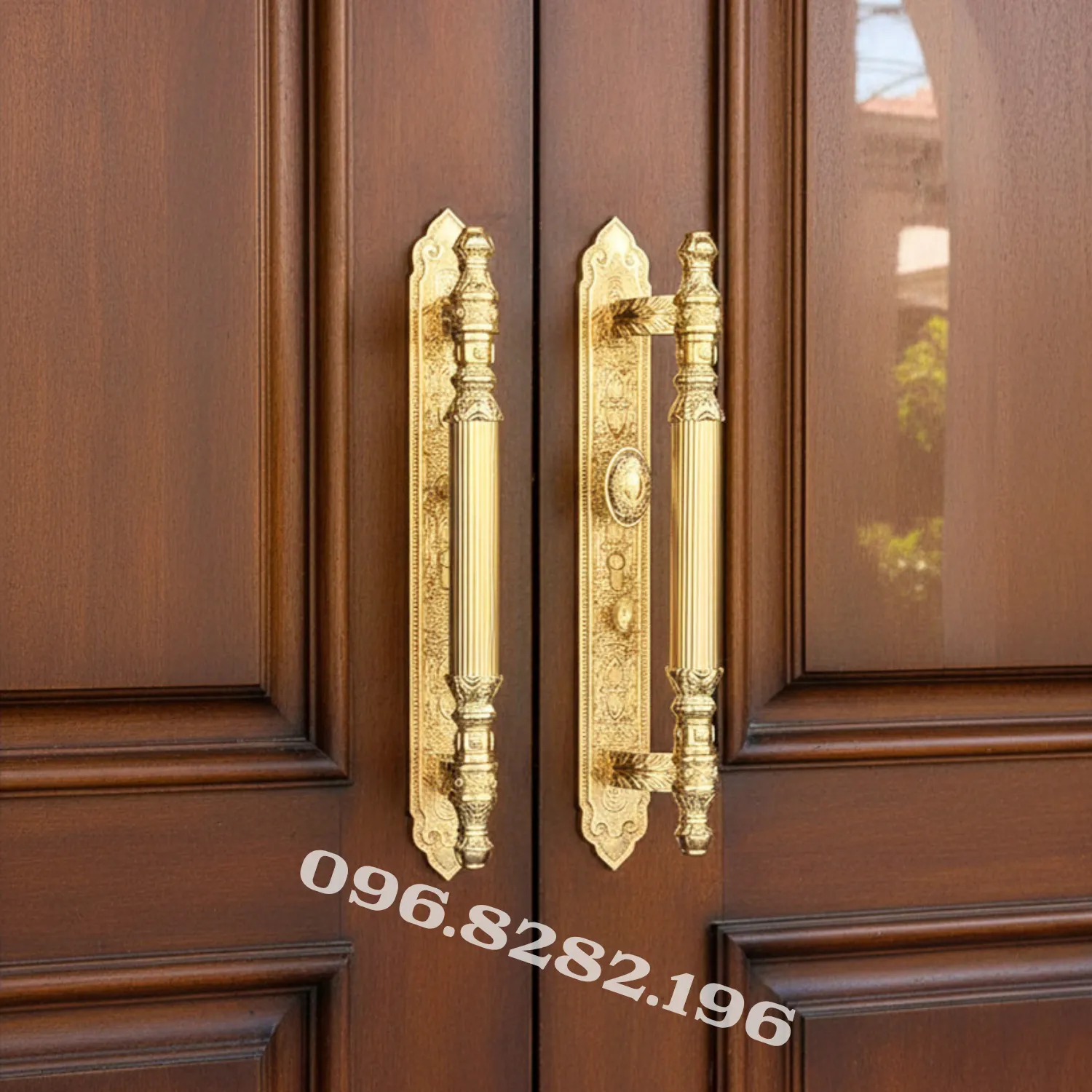 Khoá cửa tay kéo đại sảnh KP999A lắp thực tế trên cửa gỗ
