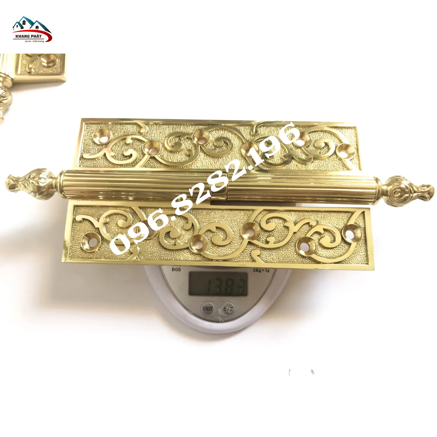 lắp đặt cối bản lề cho cửa gỗ dày chịu lực