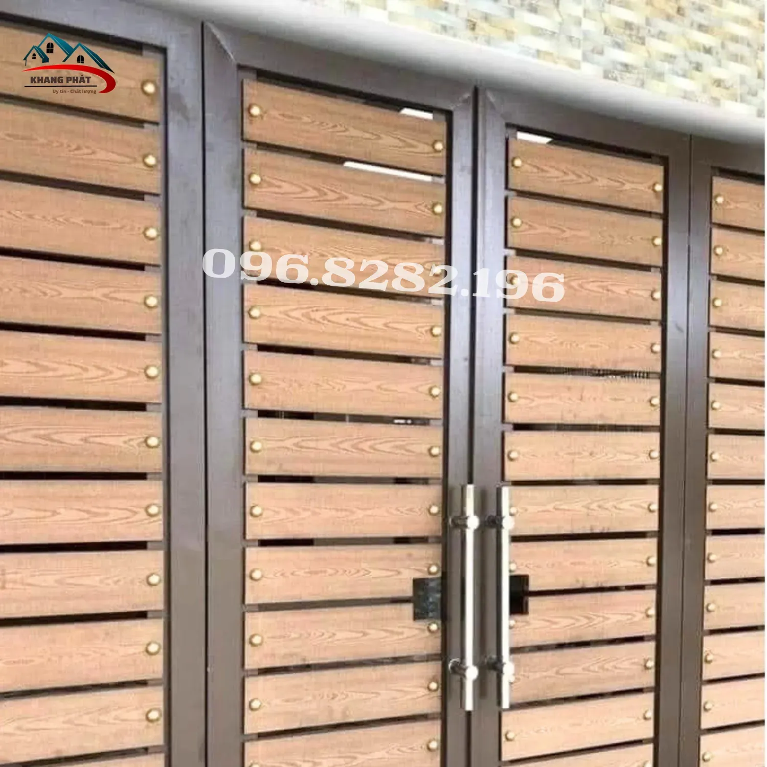 phụ kiện đồng lắp trên cửa gỗ tự nhiên