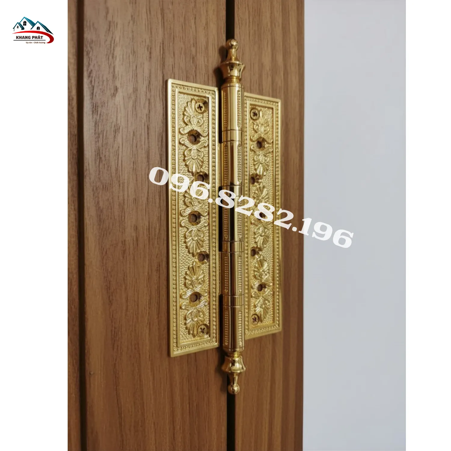 Bản lề KP-LĐB520 lắp trên cửa gỗ