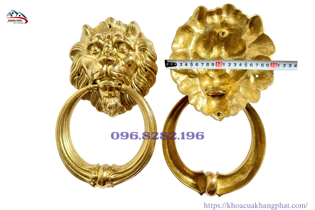 Tay gõ cửa mặt rồng bằng đồng, chạm hoa văn tinh xảo