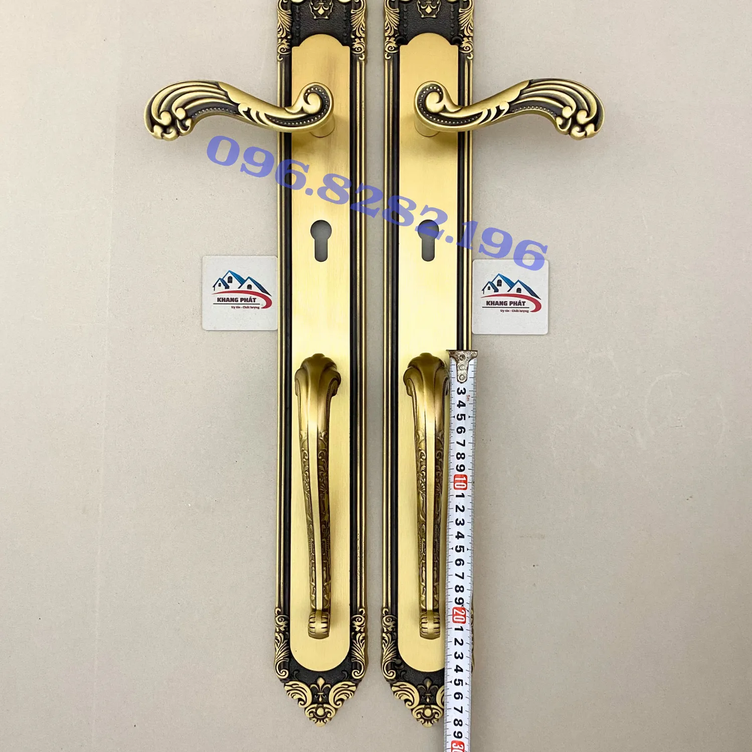 Đo chiều dài tay kéo phụ khóa KP3232DFS 22cm