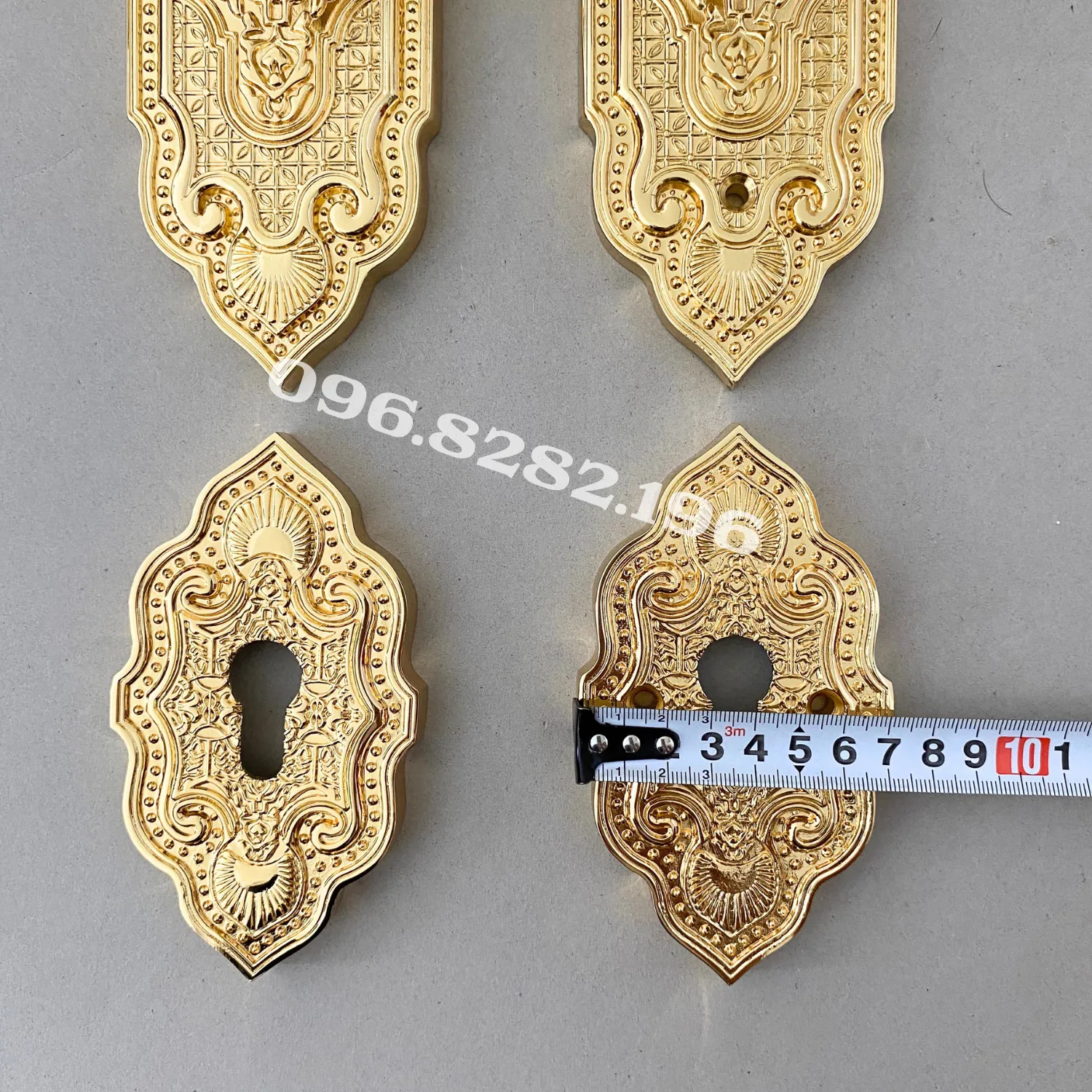 Đo chiều rộng mặt ốp khóa âm bằng đồng