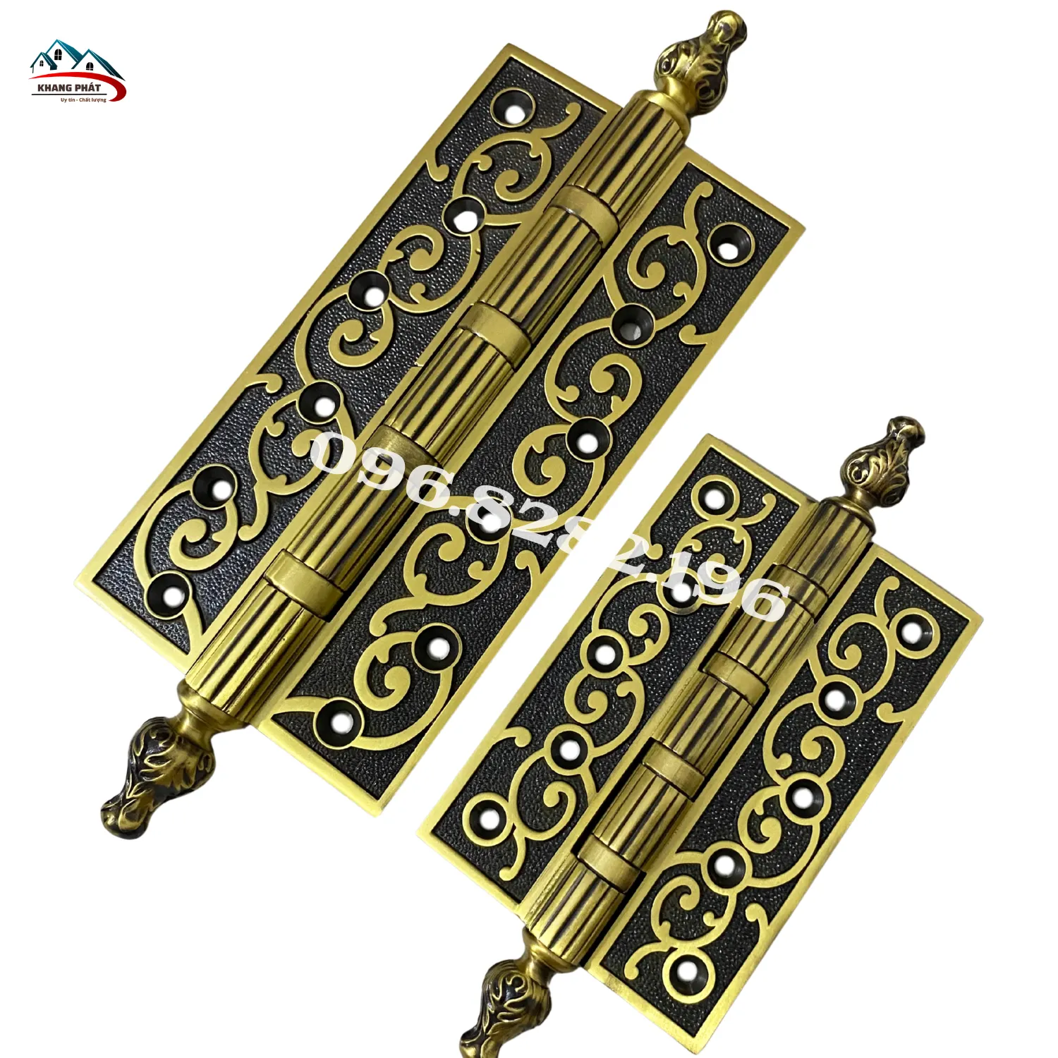 Chi tiết hoa văn chóp búp sen trên bản lề đồng