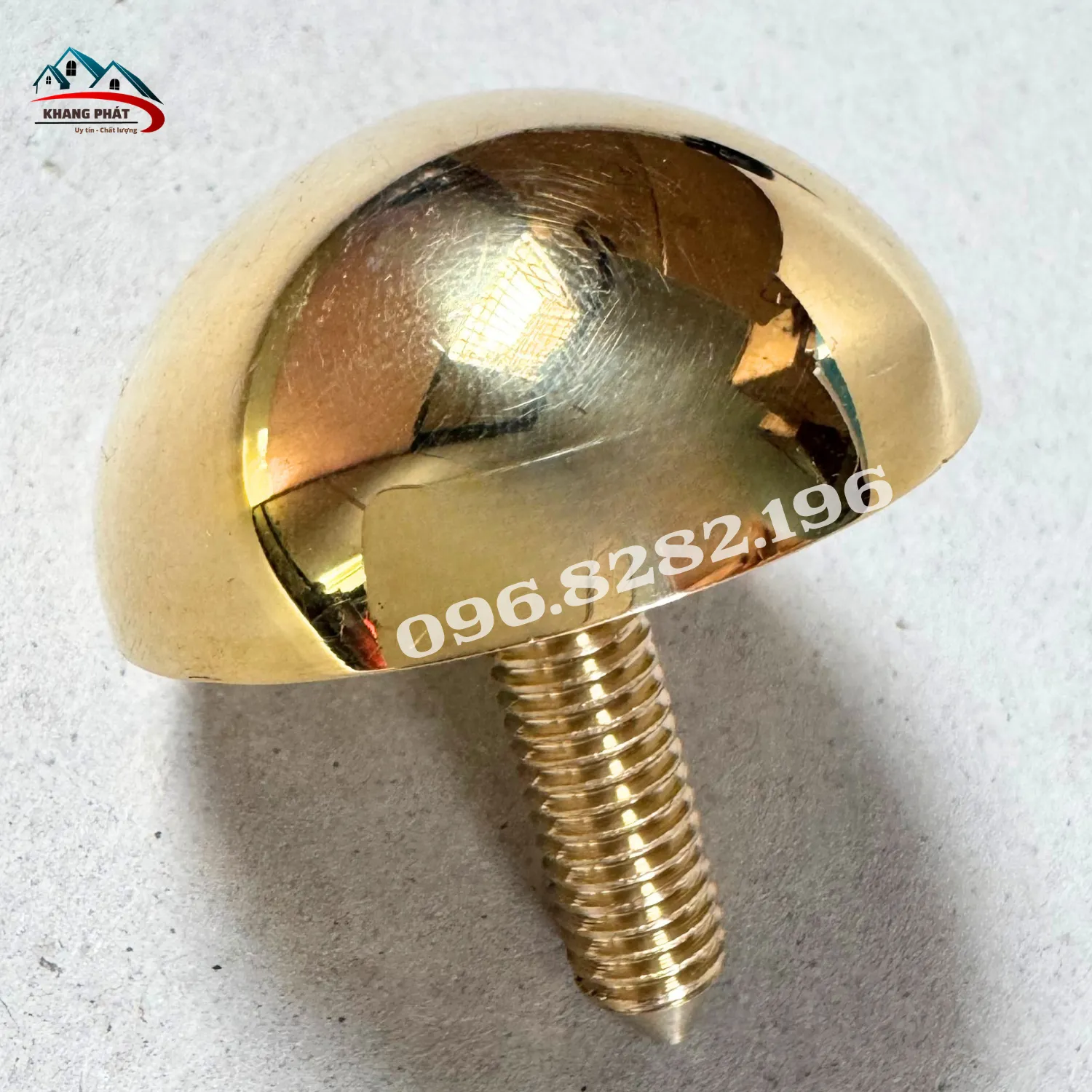 Đinh mũ đồng thau gắn trên hàng rào cao cấp