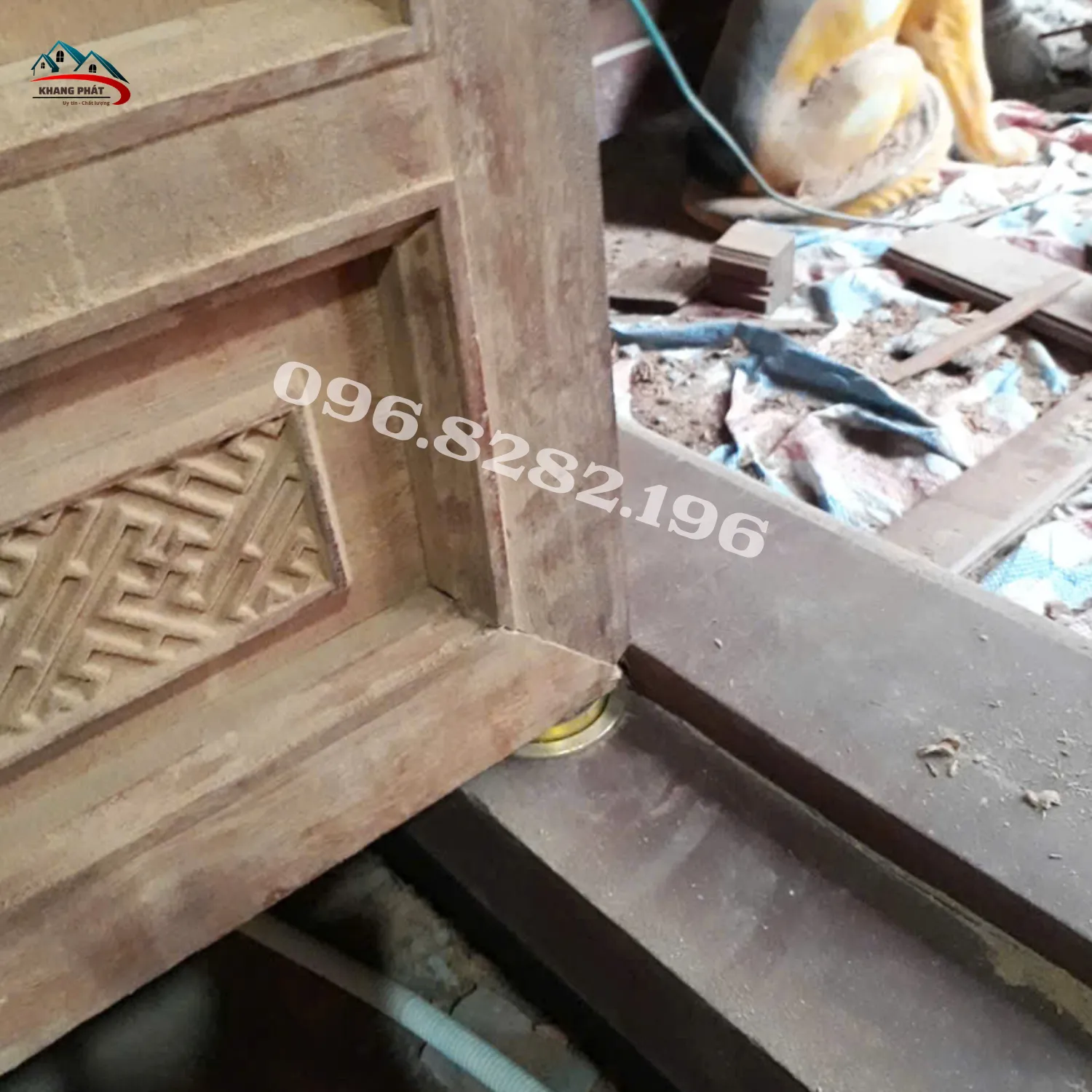 Hướng dẫn lắp bản lề cối xoay cho cửa bức bàn