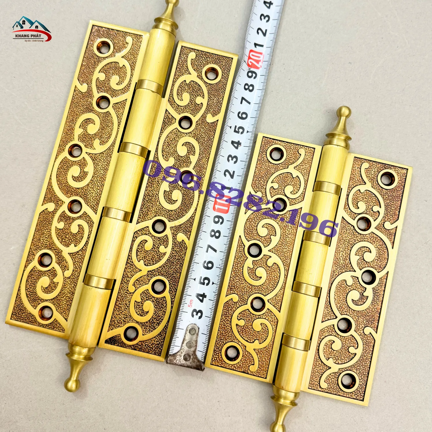 Bản lề đồng 0,8kg cầm tay thực tế