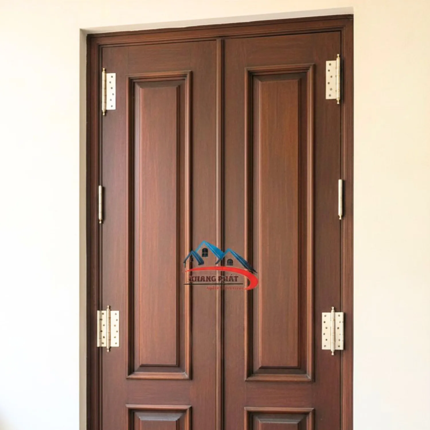 Bản lề lá N18 Inox 304 lắp thực tế trên cửa gỗ