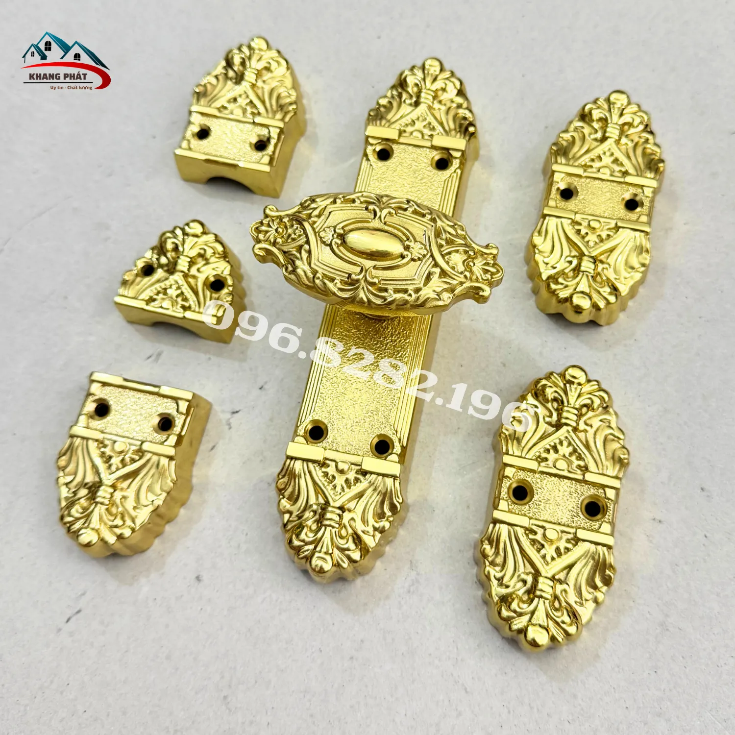 Cận cảnh clemon đồng hoa văn góc nghiêng