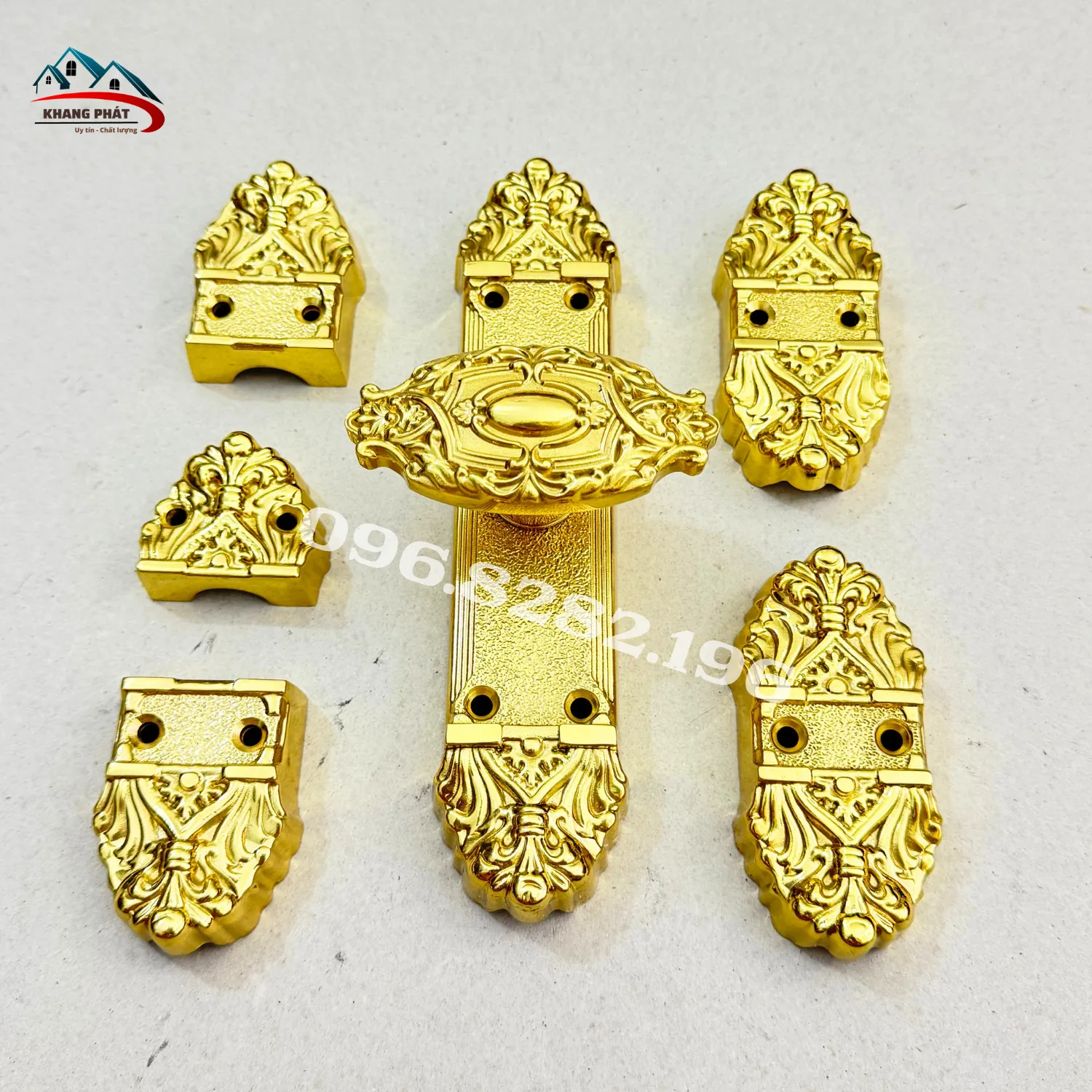 Bộ clemon đồng vàng bóng nhìn nghiêng