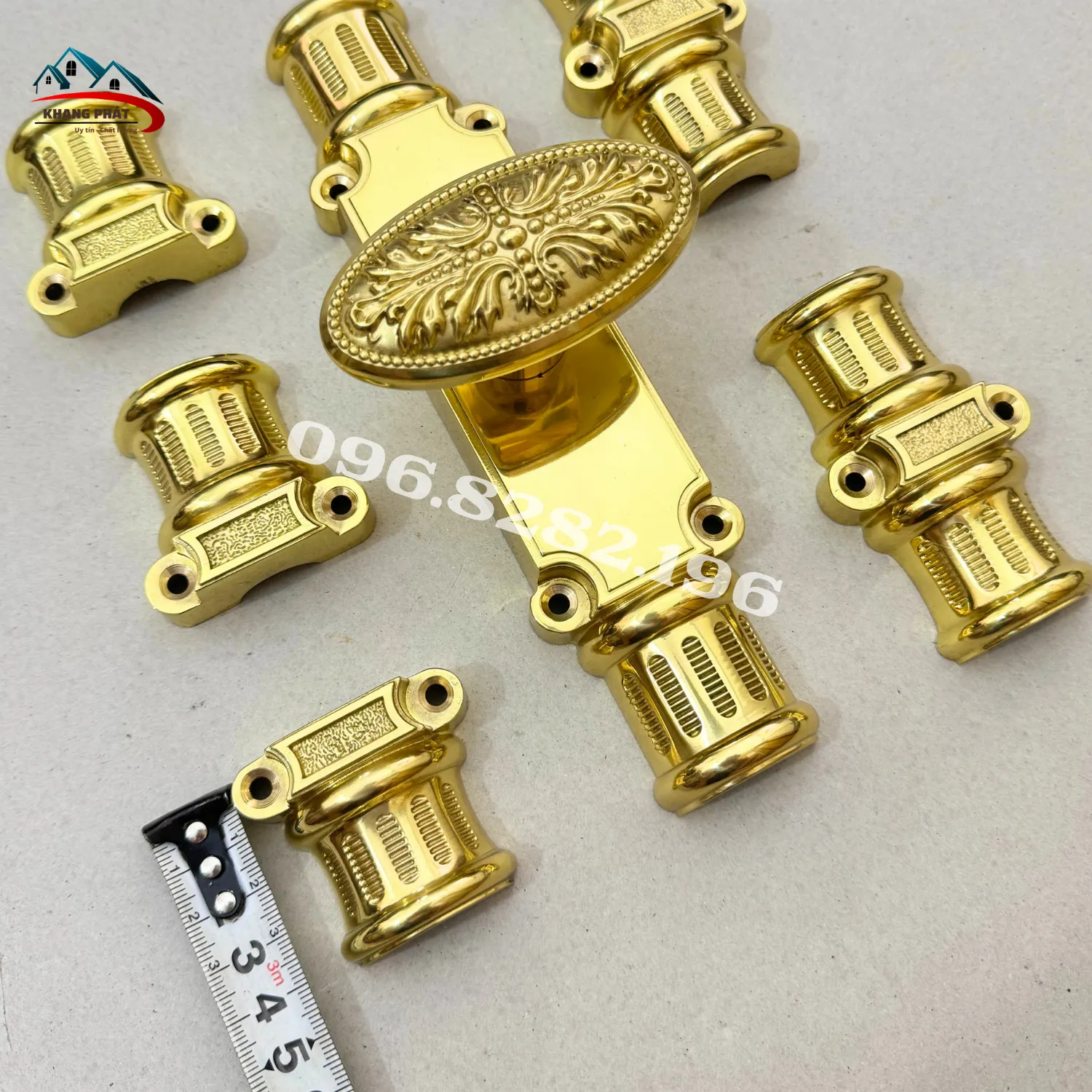 Bề mặt đồng vàng bóng của chốt cửa KP-KS362