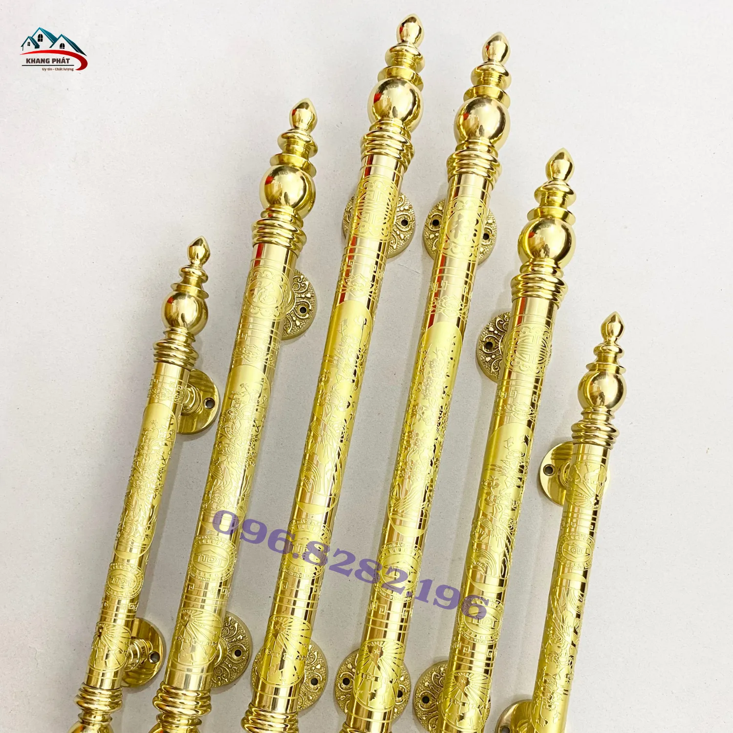 Hoa văn chữ Thọ trên tay kéo cửa bằng đồng
