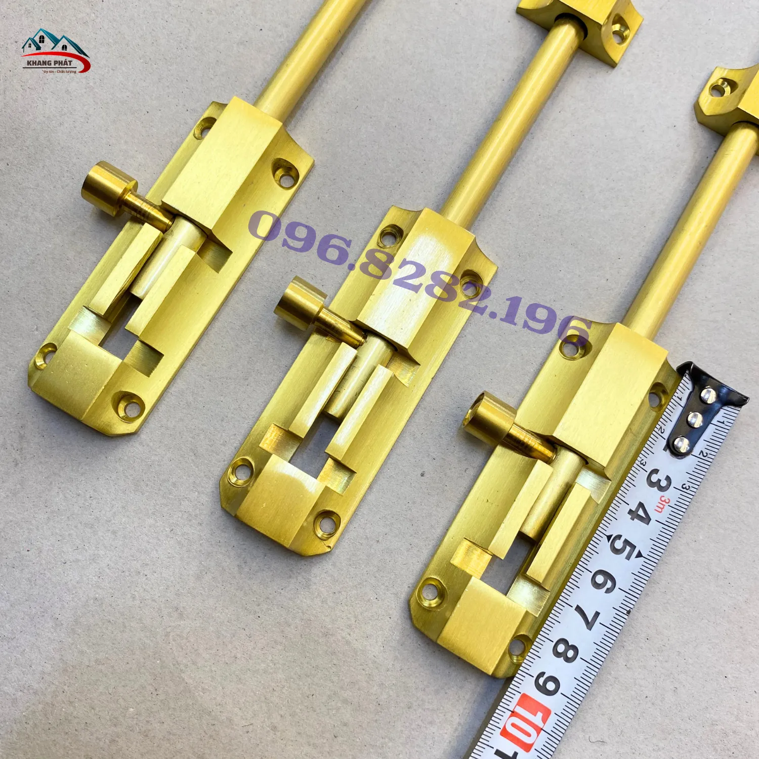 Chi tiết tay gạt chốt cửa