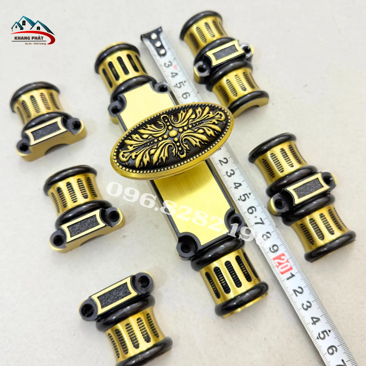 Đo chiều dài củ vặn chốt cửa đồng 21cm
