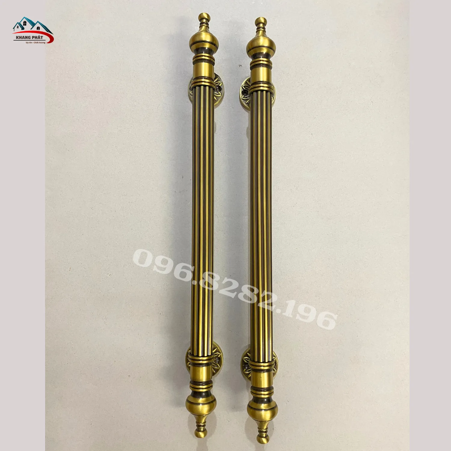 Đo chiều dài thực tế tay kéo cửa 60cm