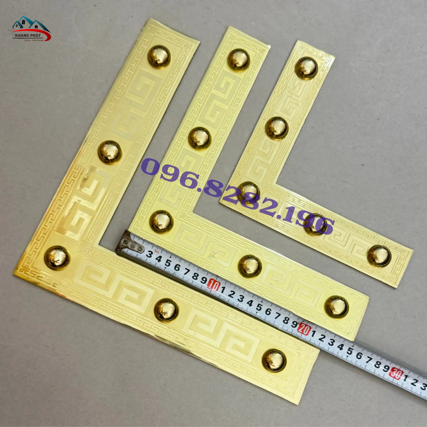 ke góc đồng 25cm hoa văn cổ điển