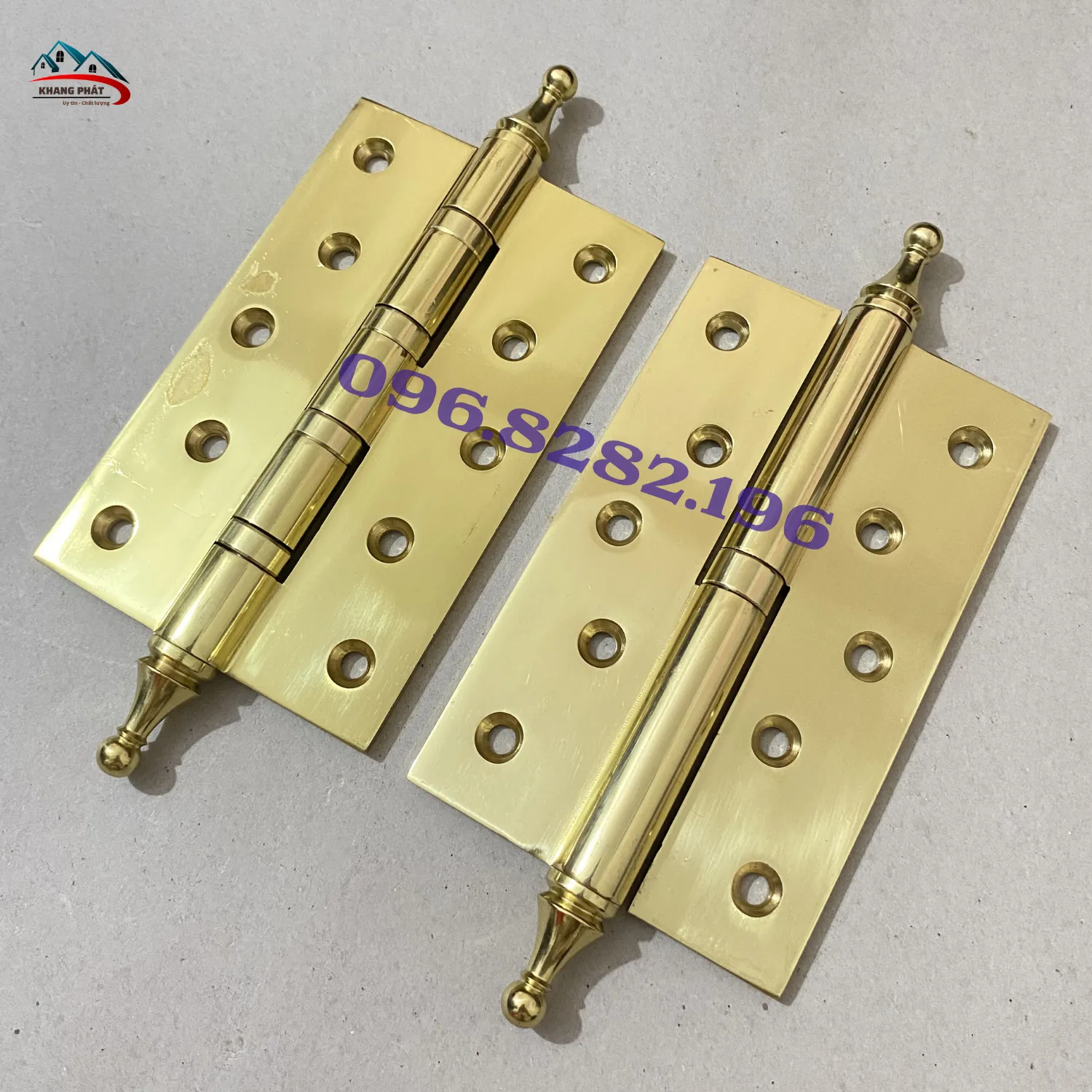 Bề mặt hoàn thiện sáng bóng với tông màu sang trọng