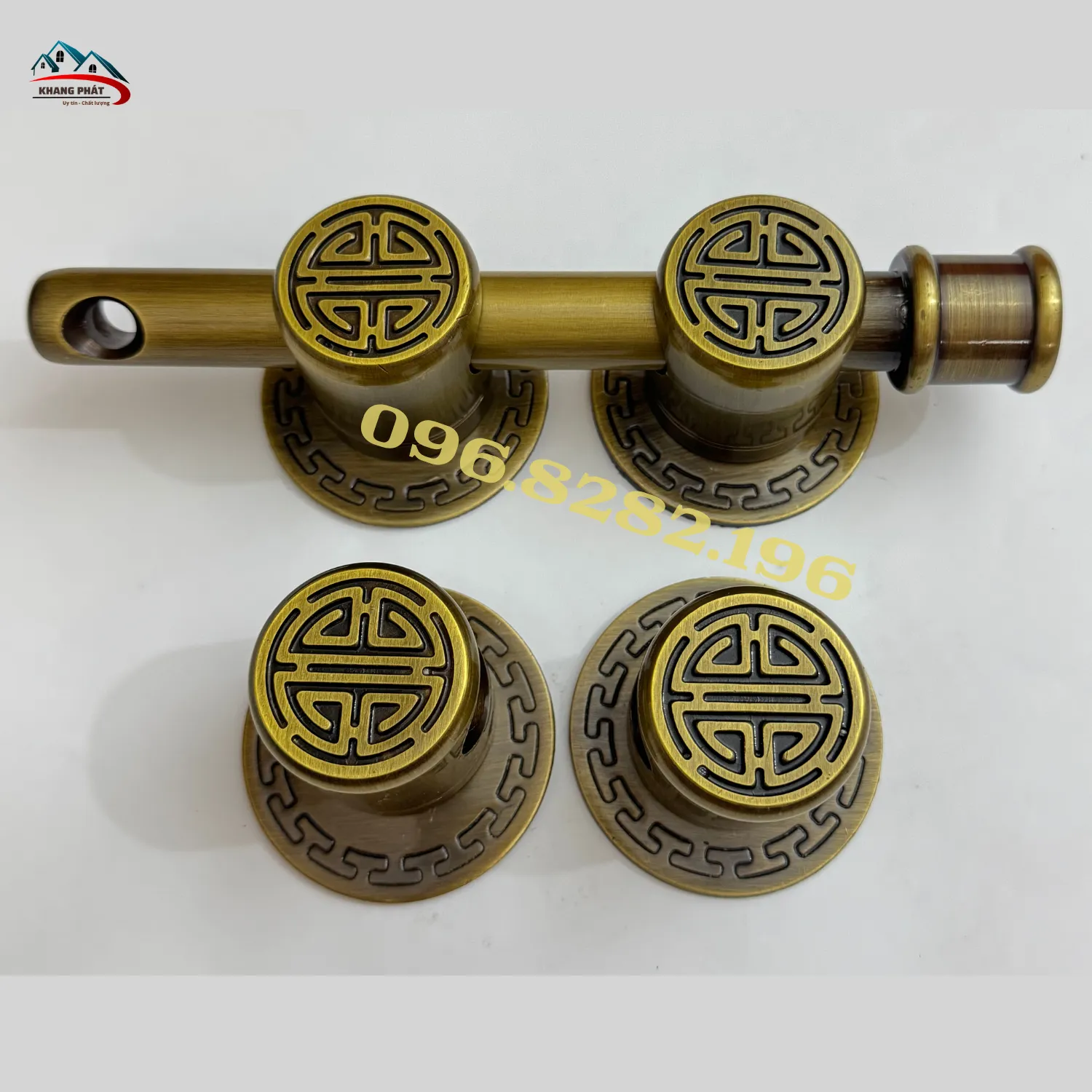 mặt trước chùy đồng chữ Thọ màu giả cổ