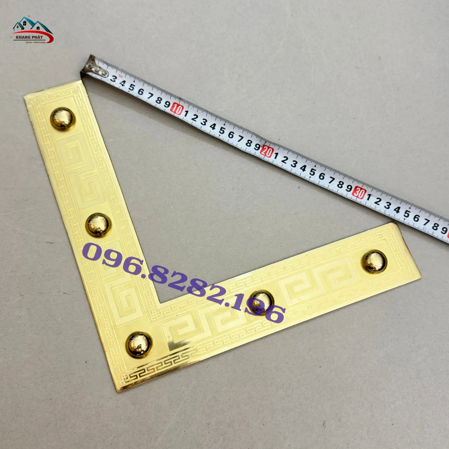 Nẹp góc bằng đồng với hoa tiết đẹp dùng cho cửa gỗ