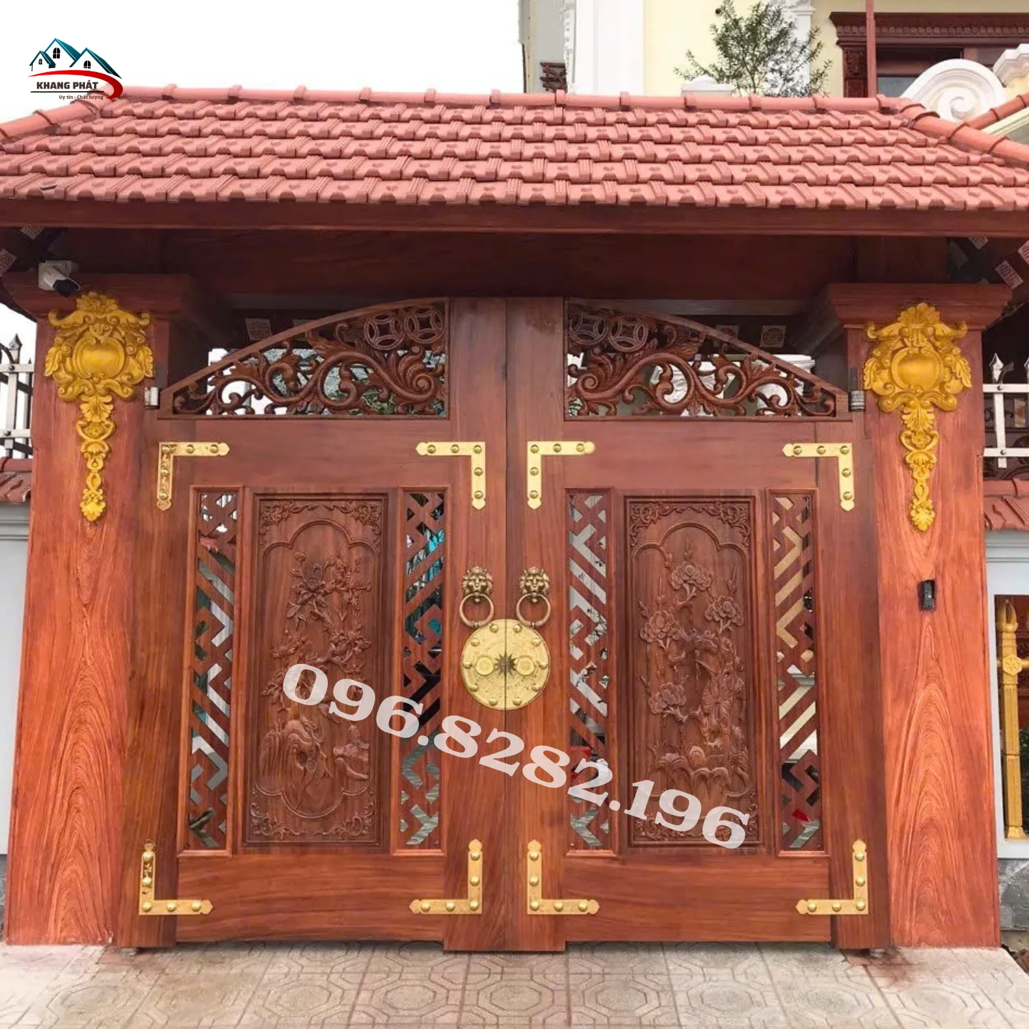 Phụ kiện đồng trang trí cửa gỗ thực tế với ke góc, chuỳ mâm và tay gõ