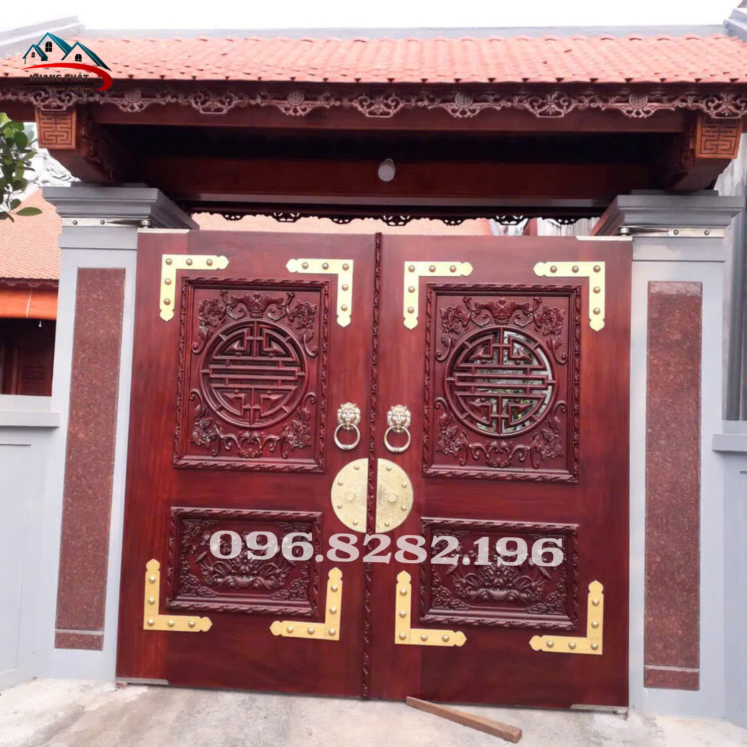 Tay gõ cửa 14cm lắp cửa gỗ thực tế