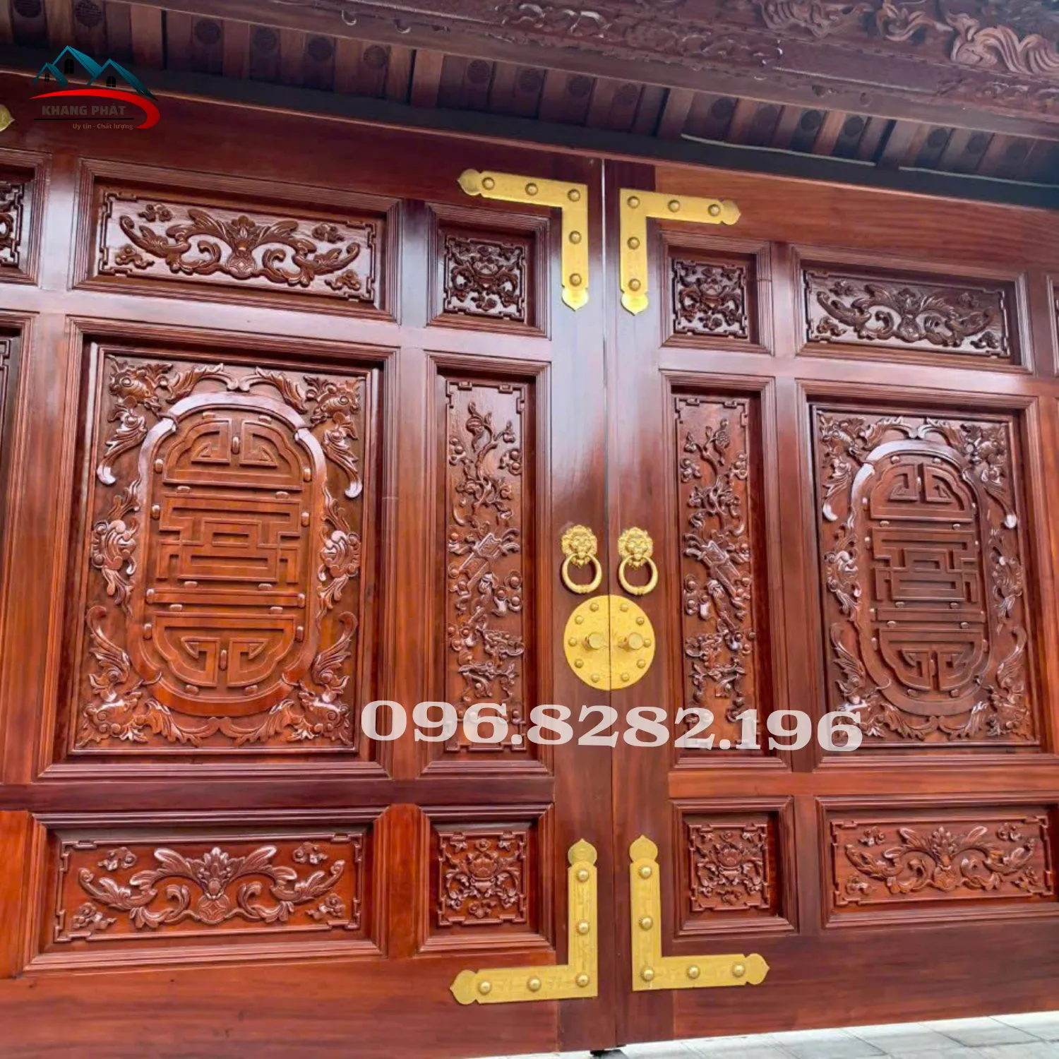 tay gõ cửa mặt sư tử lắp cửa gỗ